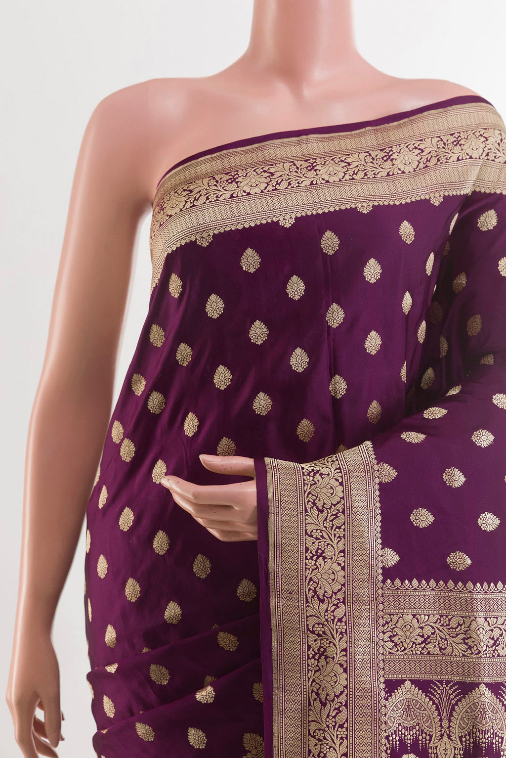 Border image of Purple Banarasi Silk Saree with Zari Butta on the body and Zari Border. 