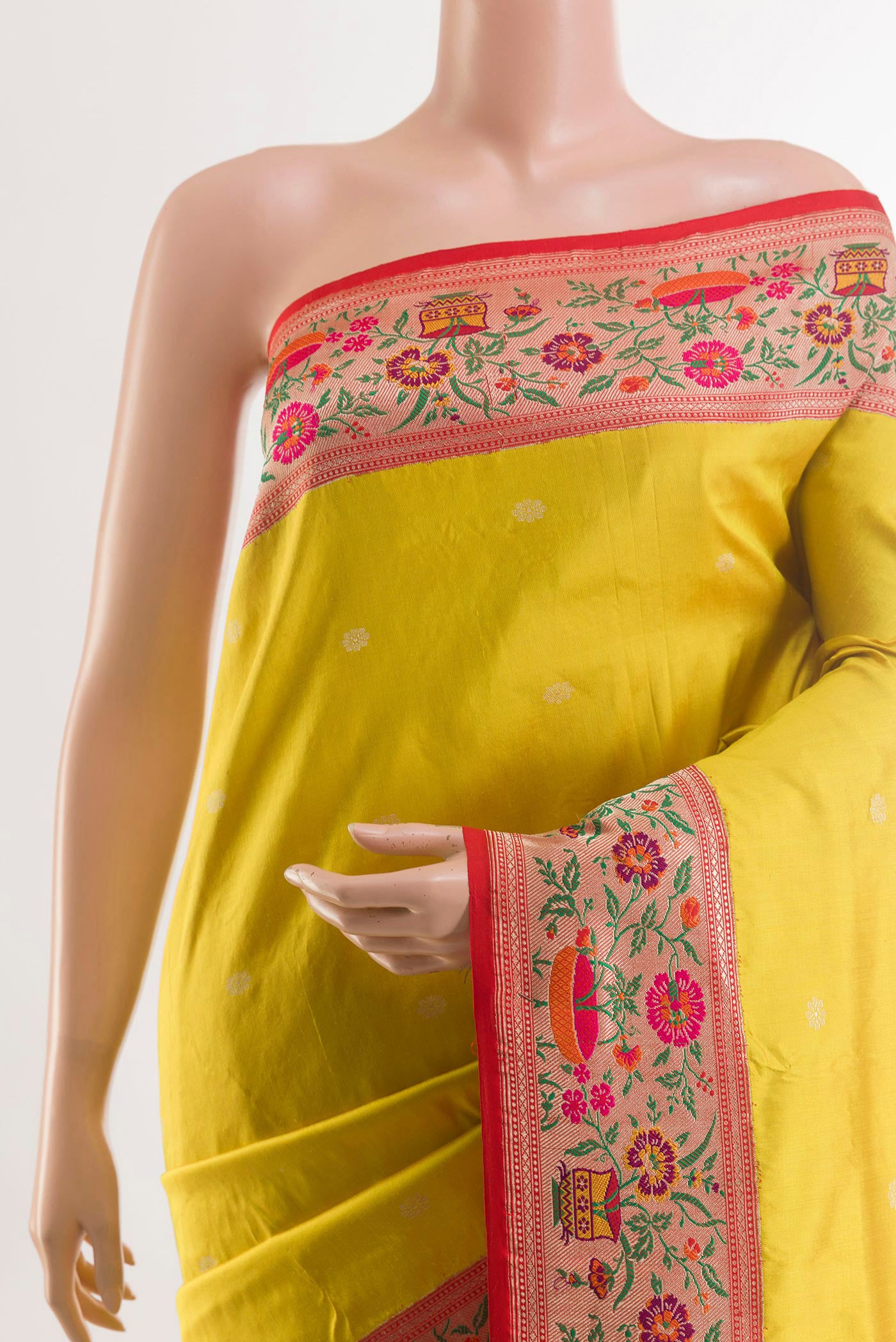 Border image of Yellow Banarasi Silk Saree with Zari Butta on the body and Paithani Border. 