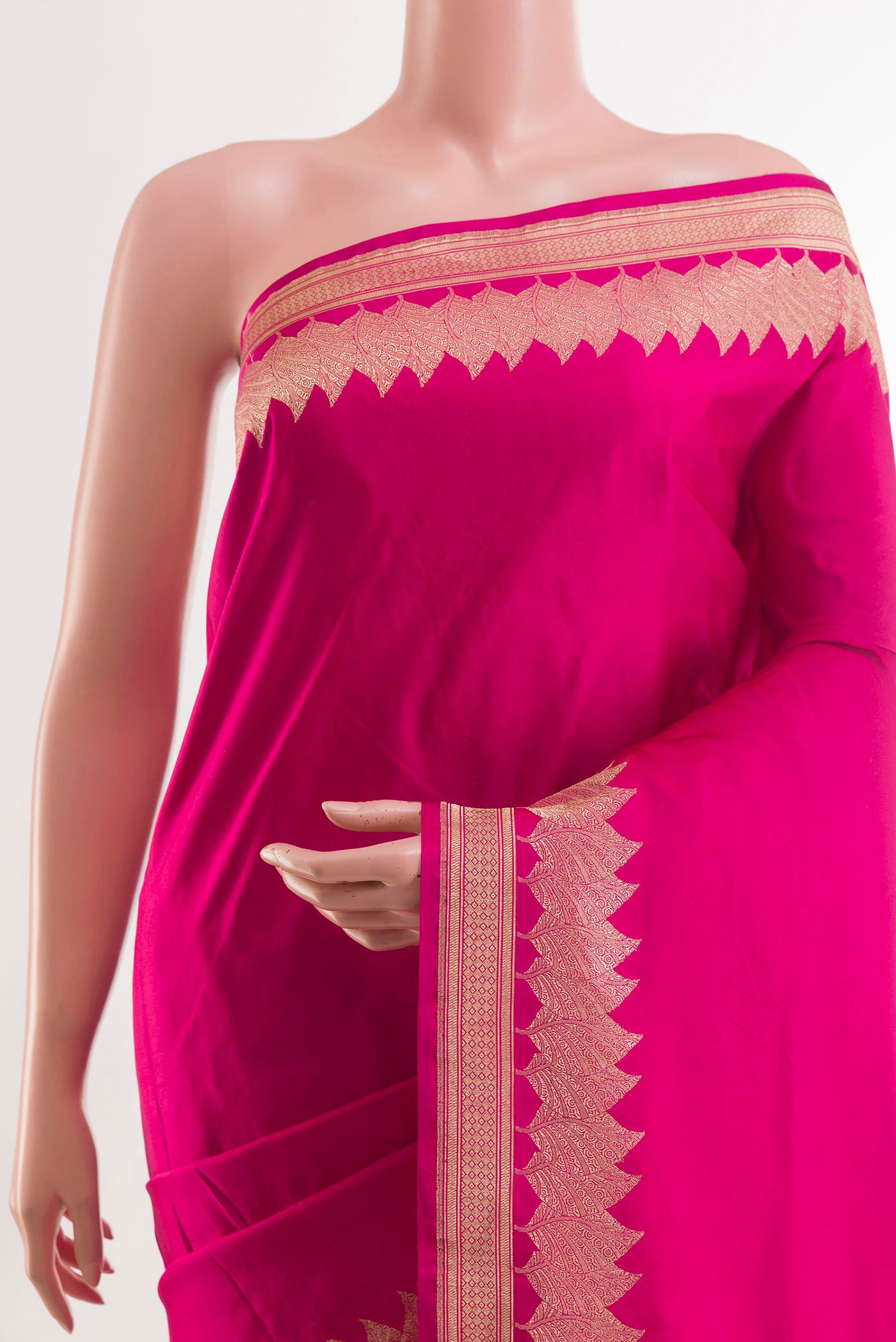 Border image of Pink Banarasi Silk Saree with Plain Body and Zari Border. 