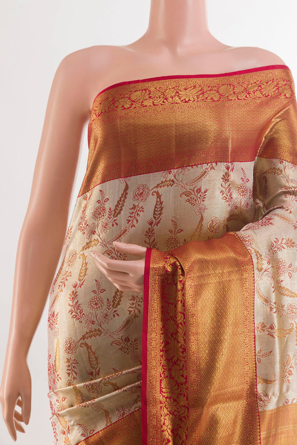 Border image of Silver Kanjivaram Tissue Silk Saree with Zari Brocade on the body and Zari Border. 