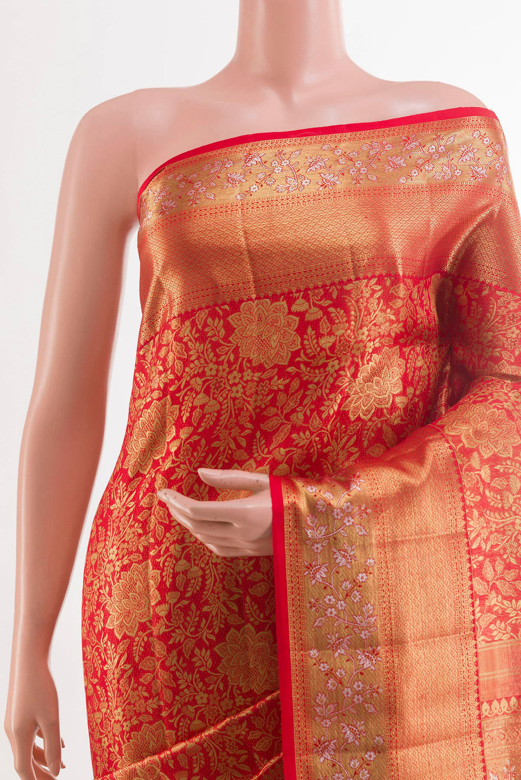 Border image of Red Kanjivaram Tissue Silk Saree with Zari Brocade on the body and Zari Border. 