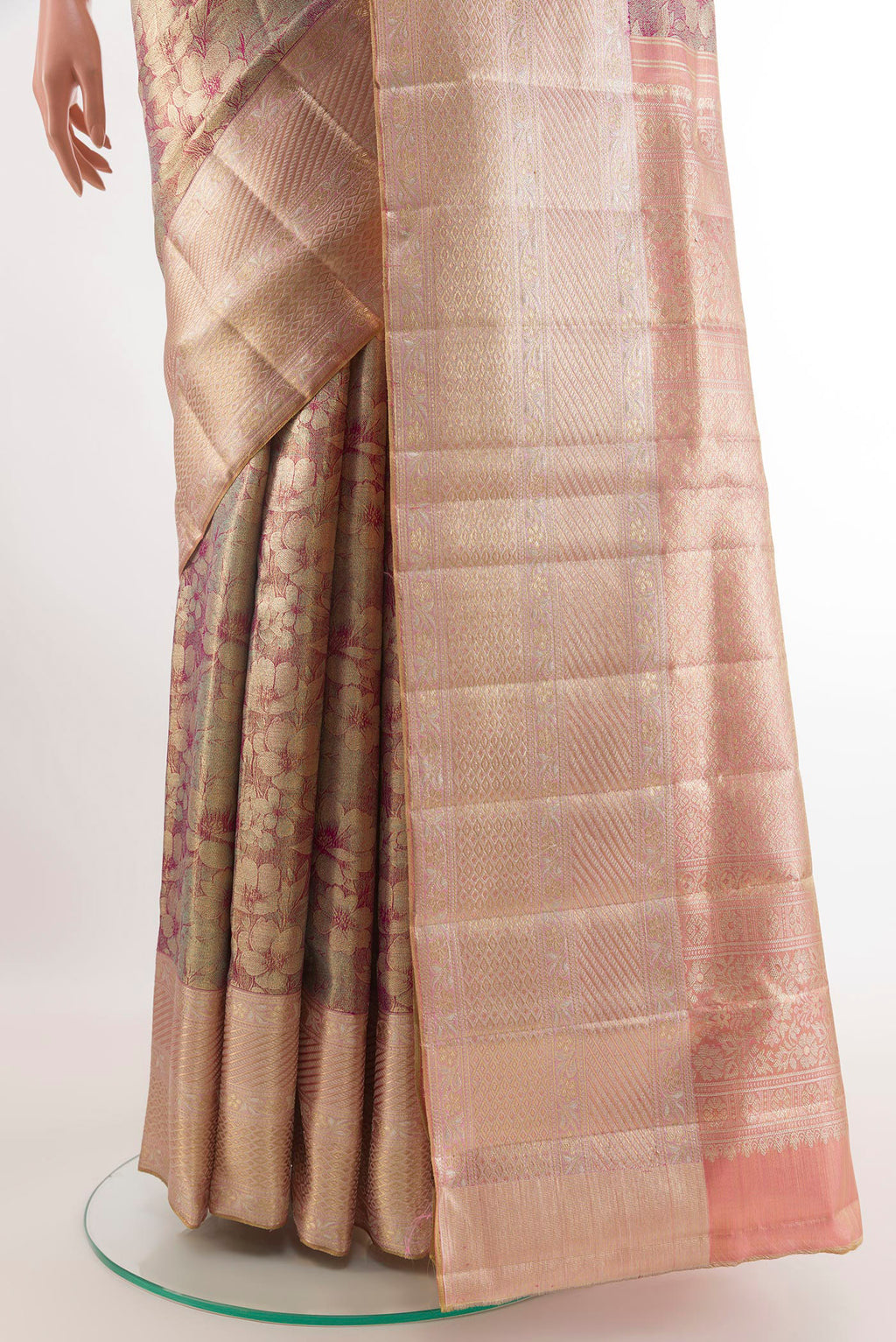 Pleats and pallu of Lavender Kanjivaram Tissue Silk Saree with Zari Brocade on the body and Zari Border. 