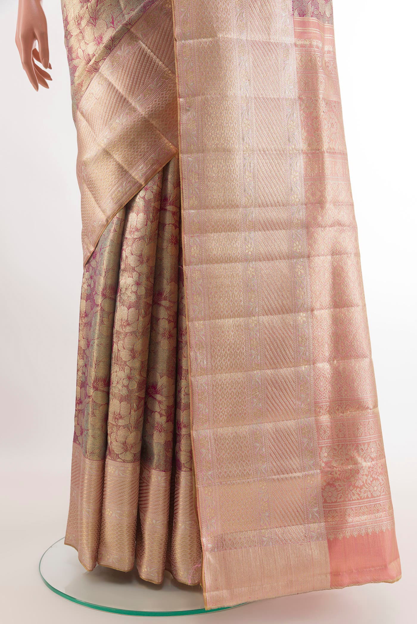 Pleats and pallu of Lavender Kanjivaram Tissue Silk Saree with Zari Brocade on the body and Zari Border. 
