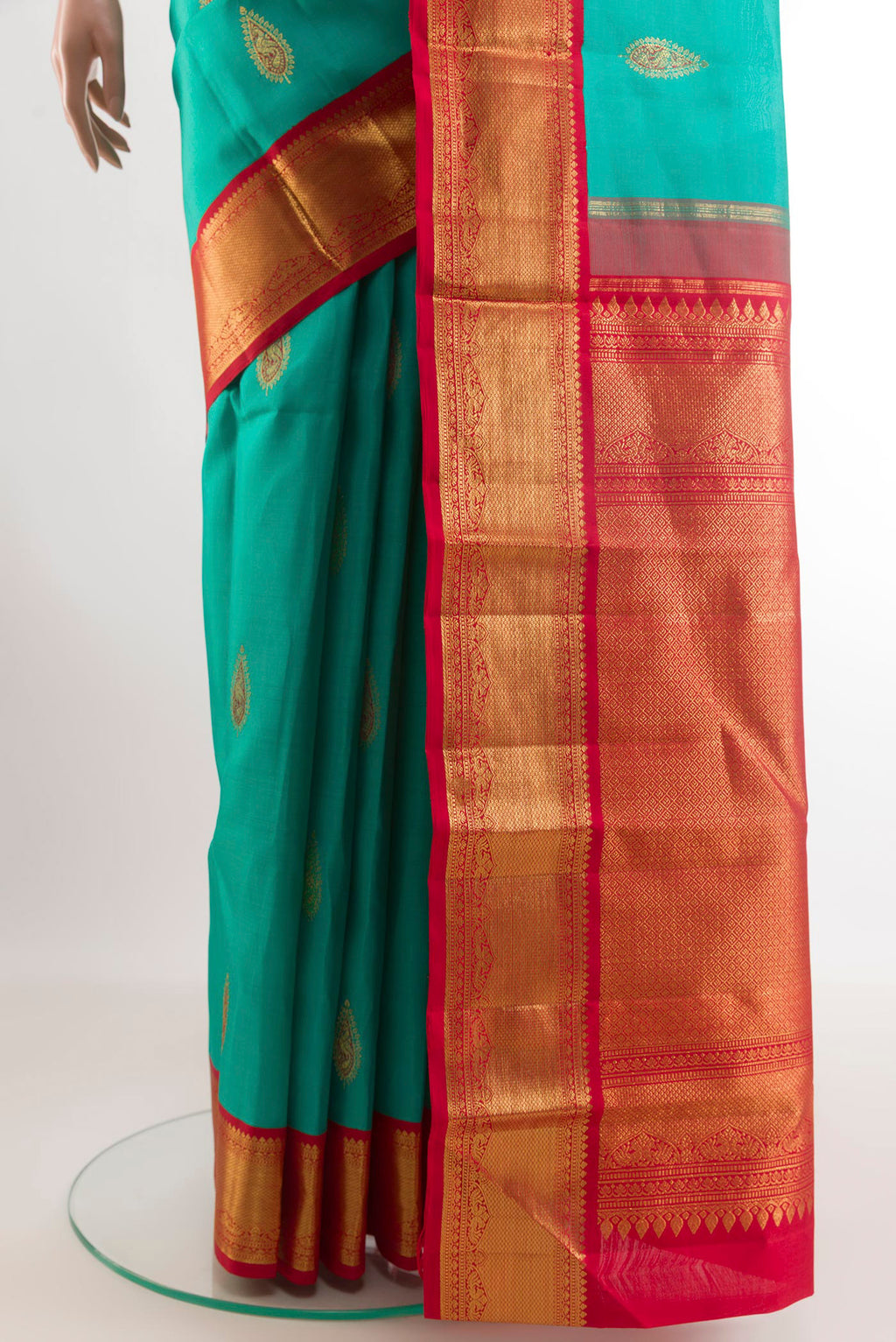 Pleats and pallu of Sea Green Kanjivaram Silk Saree with Zari Butta on the body and Zari Border. 