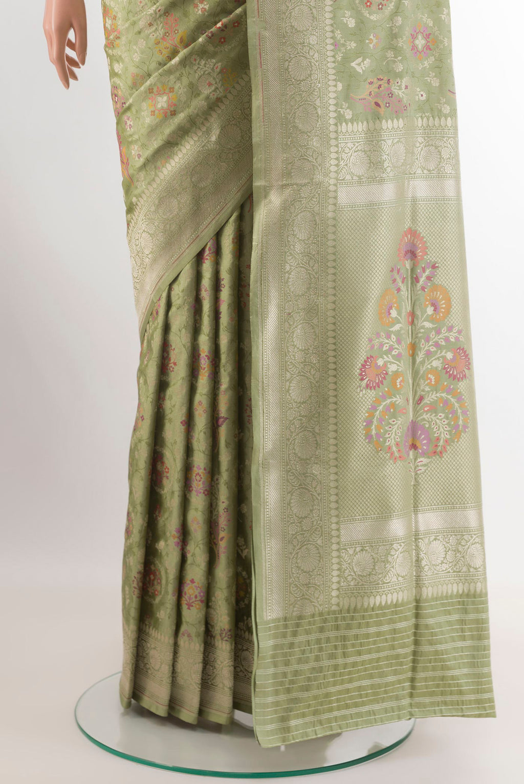Pleats and pallu of Green Banarasi Silk Saree with Zari Brocade on the body and Zari Border. 