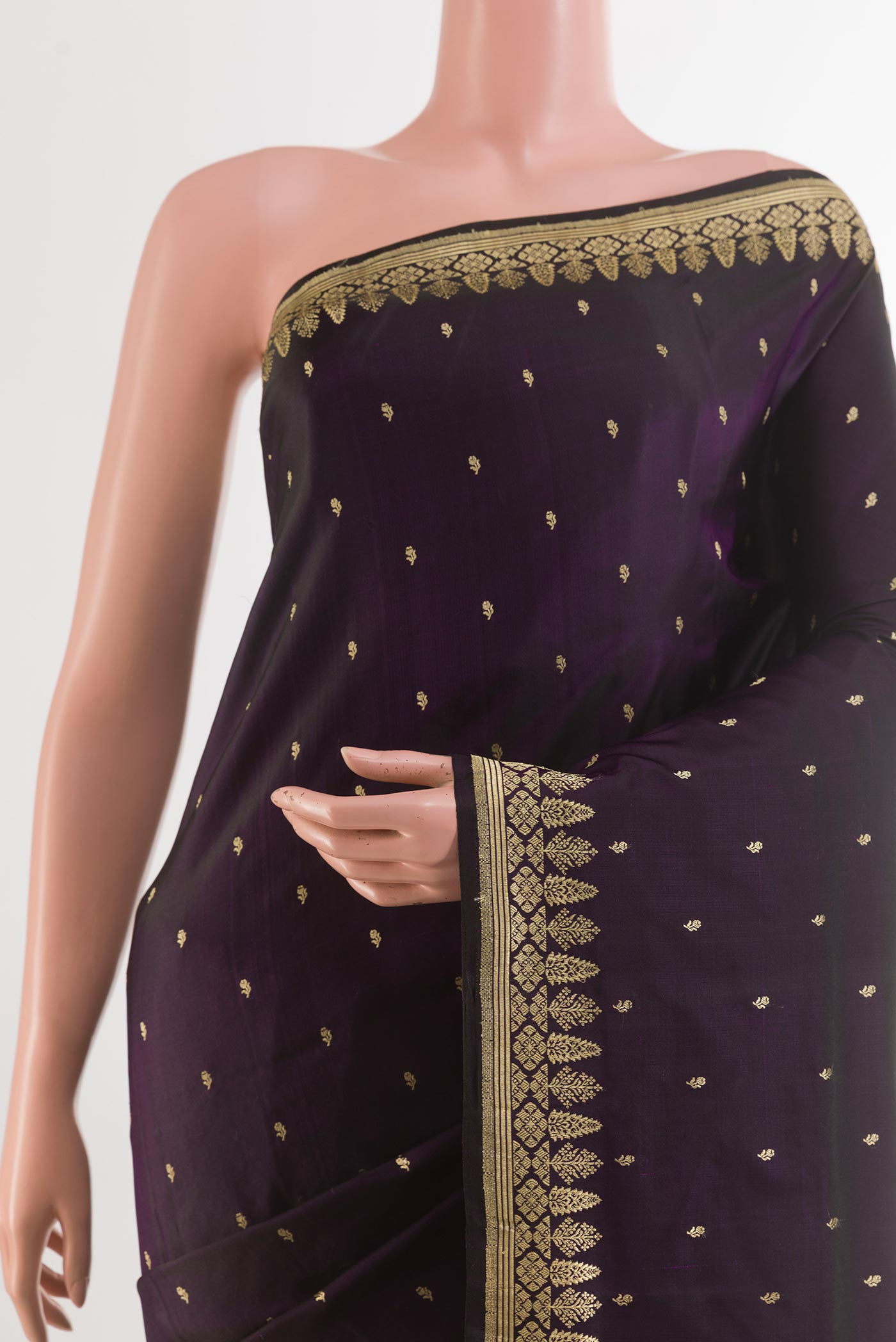 Border image of Dark Blue Banarasi Silk Saree with Zari Butta on the body and Zari Border. 