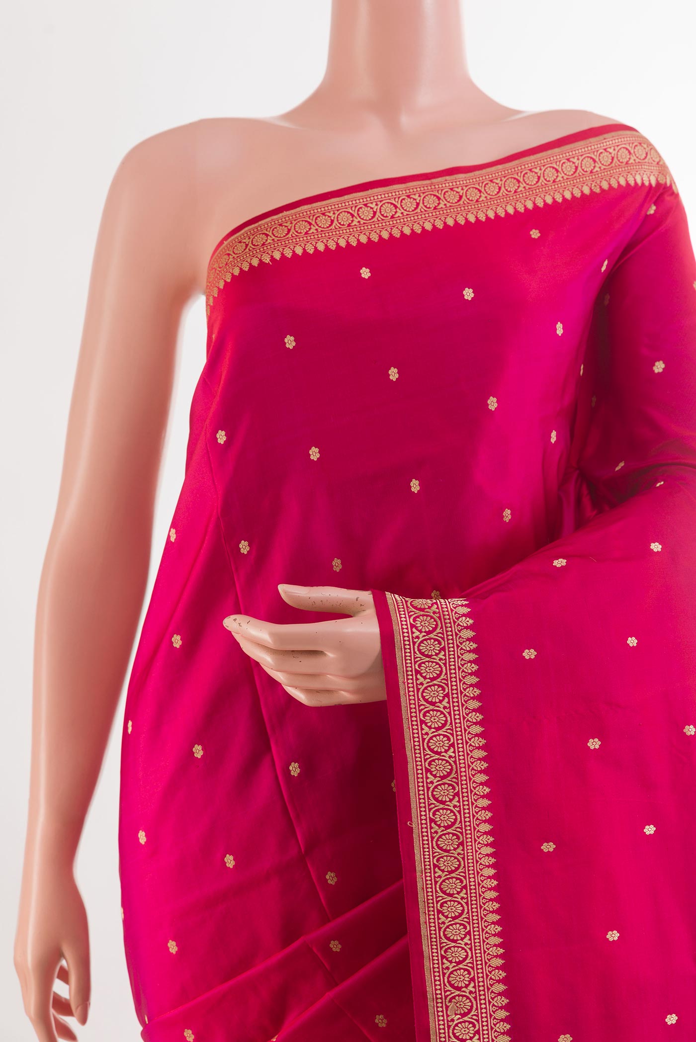 Border image of Pink Banarasi Silk Saree with Zari Butta on the body and Zari Border. 