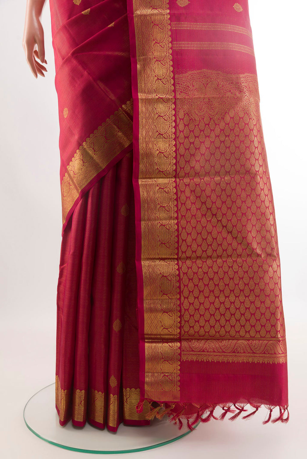 Pleats and pallu of Maroon Kanchipuram Silk Saree with Zari Brocade on the body and Zari Border. 