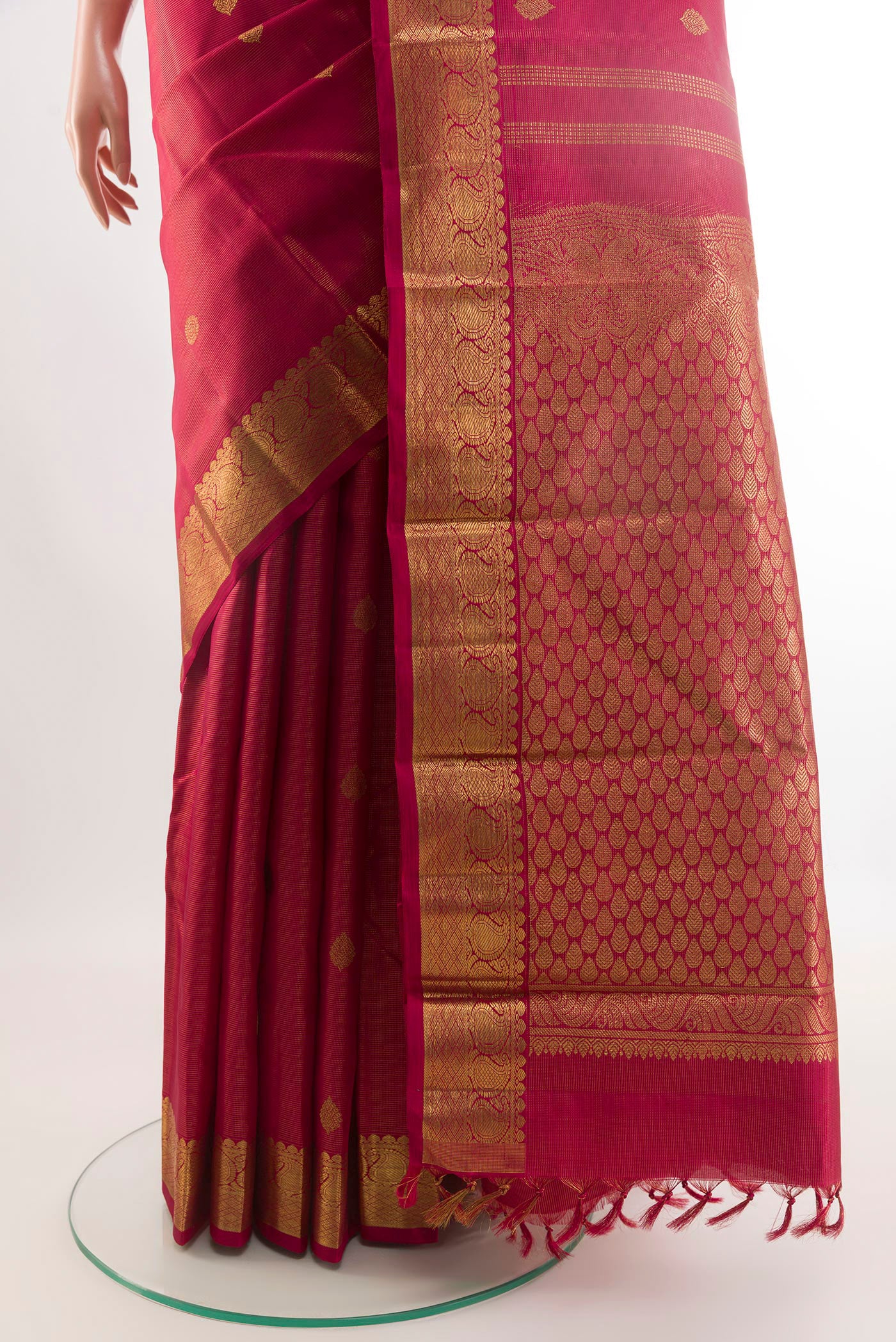 Pleats and pallu of Maroon Kanchipuram Silk Saree with Zari Brocade on the body and Zari Border. 
