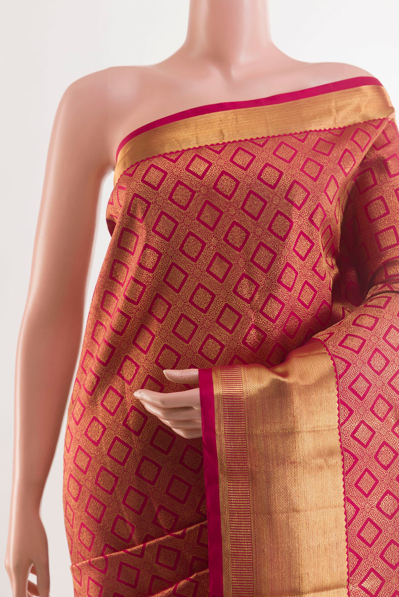 Border image of Red Kanchipuram Silk Saree with Zari Brocade on the body and Zari Border. 