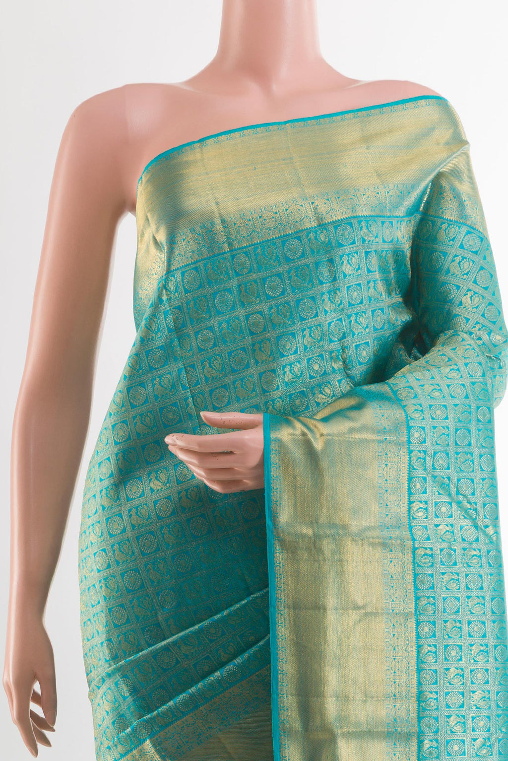 Border image of Blue Kanchipuram Silk Saree with Zari Brocade on the body and Zari Border. 