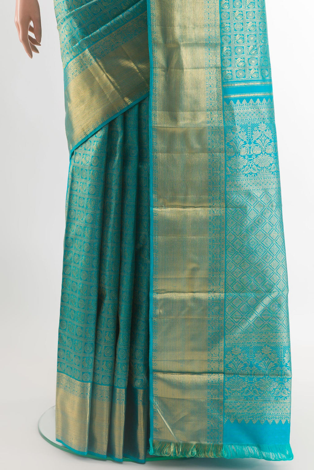 Pleats and pallu of Blue Kanchipuram Silk Saree with Zari Brocade on the body and Zari Border. 