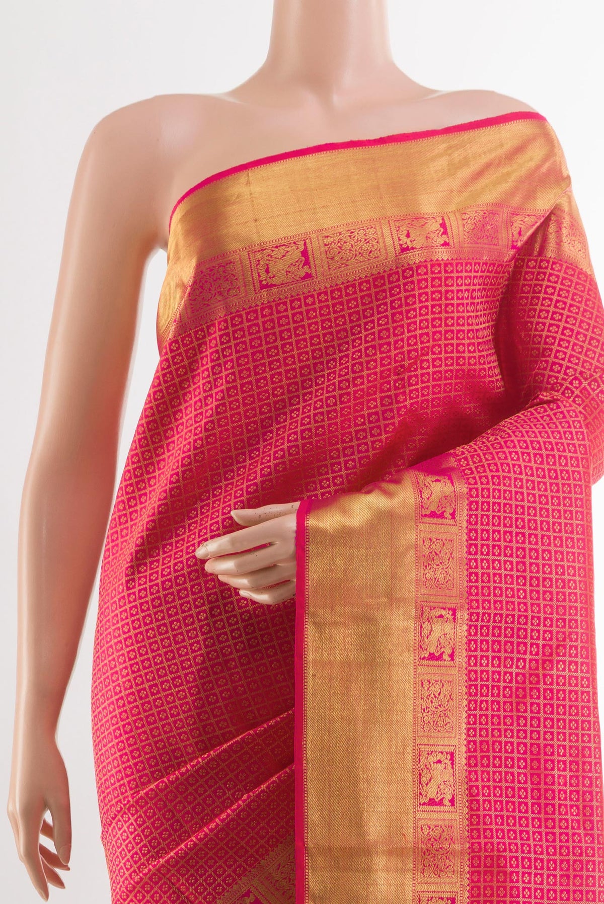Border image of Pink Kanchipuram Silk Saree with Zari Brocade on the body and Zari Border. 