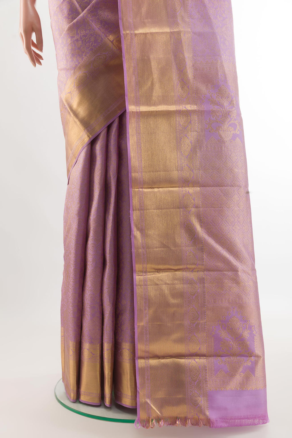 Pleats and pallu of Lavender Kanchipuram Silk Saree with Zari Brocade on the body and Zari Border. 