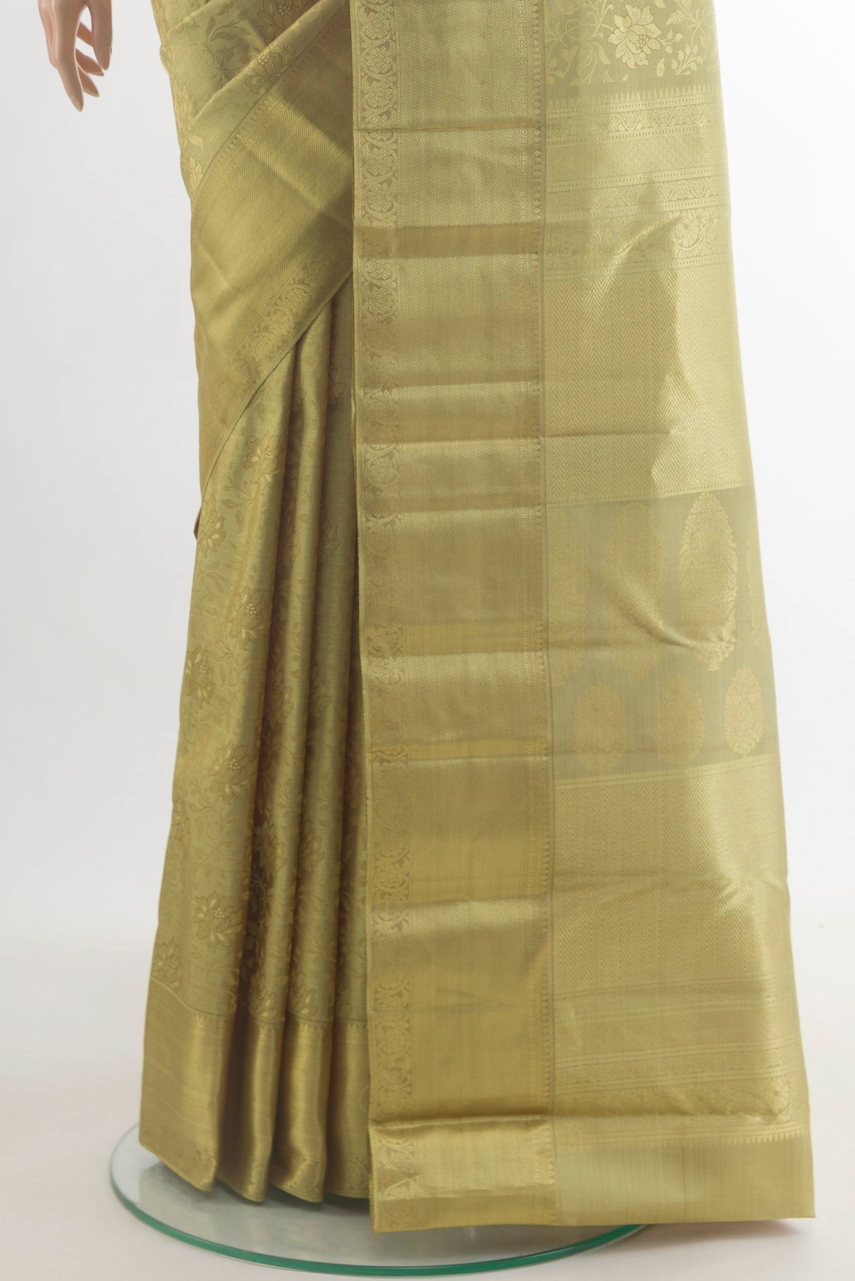 Pleats and pallu of Pure Silk Green Kanjivaram Saree with Zari Brocade on the body and Zari Border. 