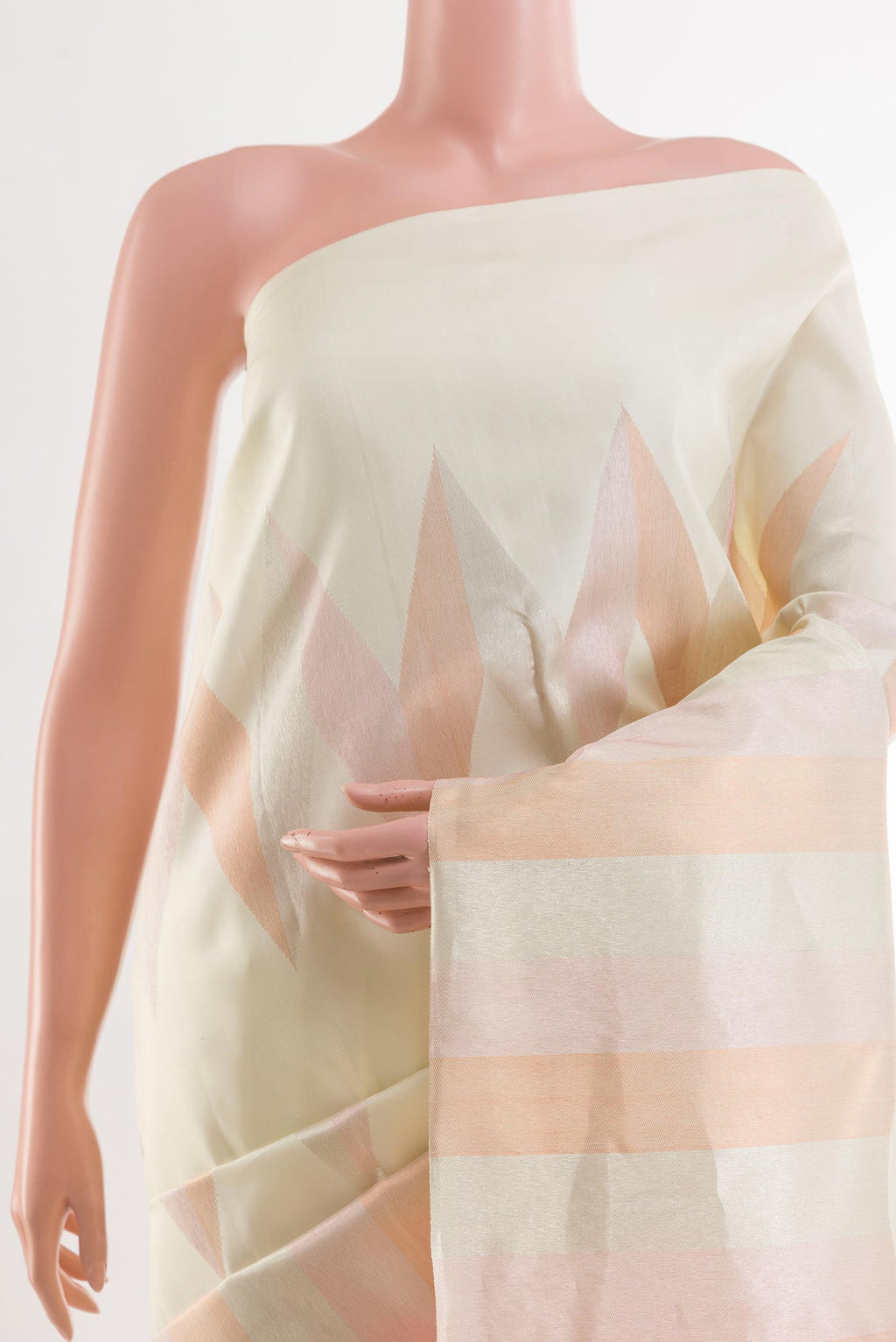 Border image of Off White Kanchipuram Silk Saree with Zari Brocade on the body and Zari Border. 