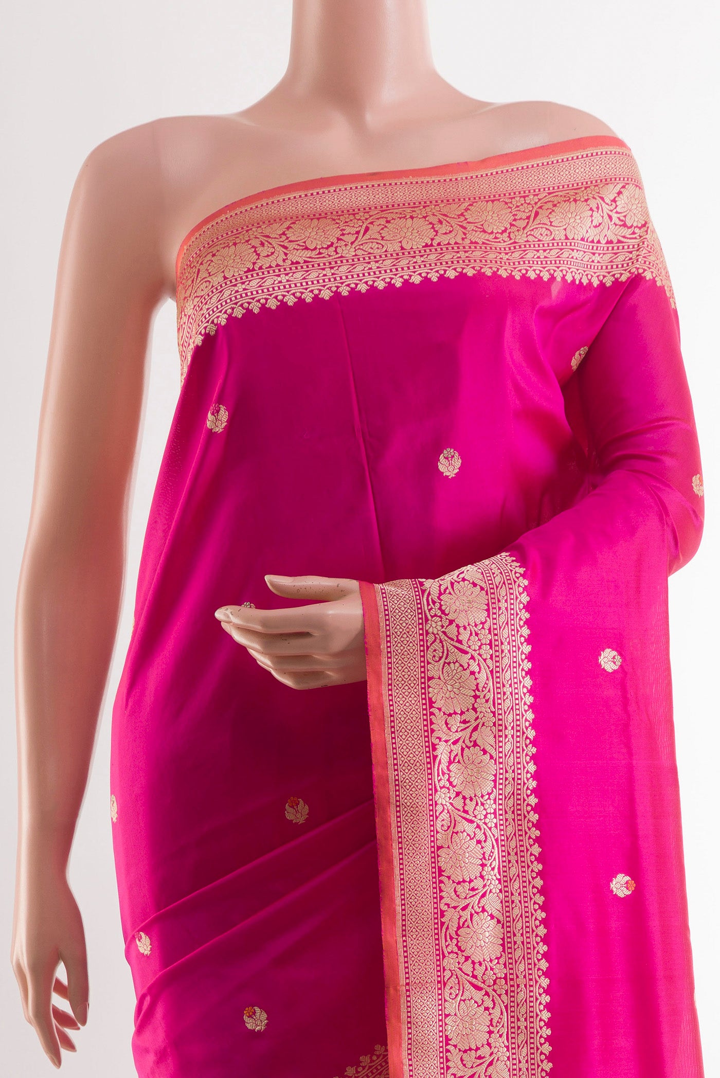 Border image of Pink Banarasi Silk Saree with Zari Butta on the body and Zari Border. 