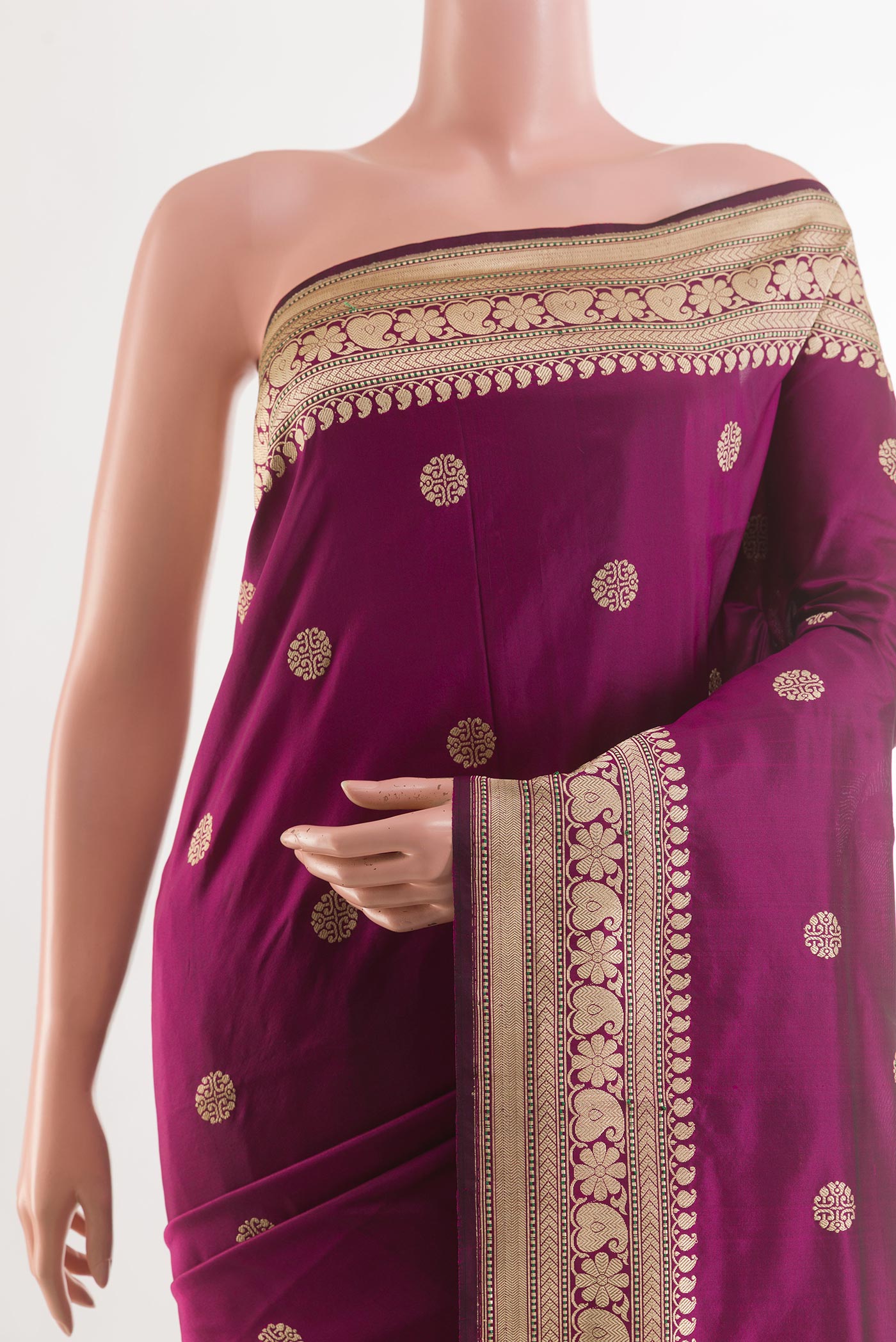 Border image of Purple Banarasi Silk Saree with Zari Butta on the body and Zari Border. 
