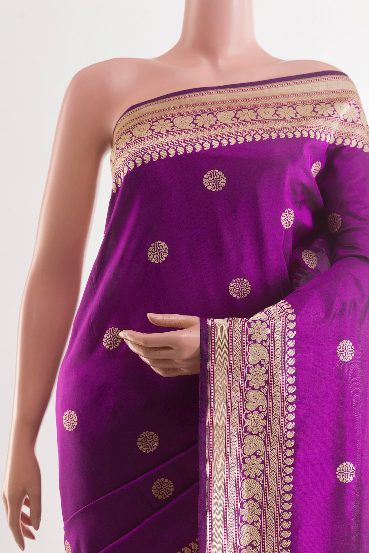 Border image of Purple Banarasi Silk Saree with Zari Butta on the body and Zari Border. 