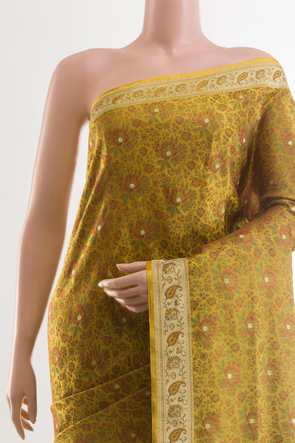 Border image of Yellow Banarasi Tanchoi Silk Saree with Jacquard With Zari Butta on the body and Zari Border. 
