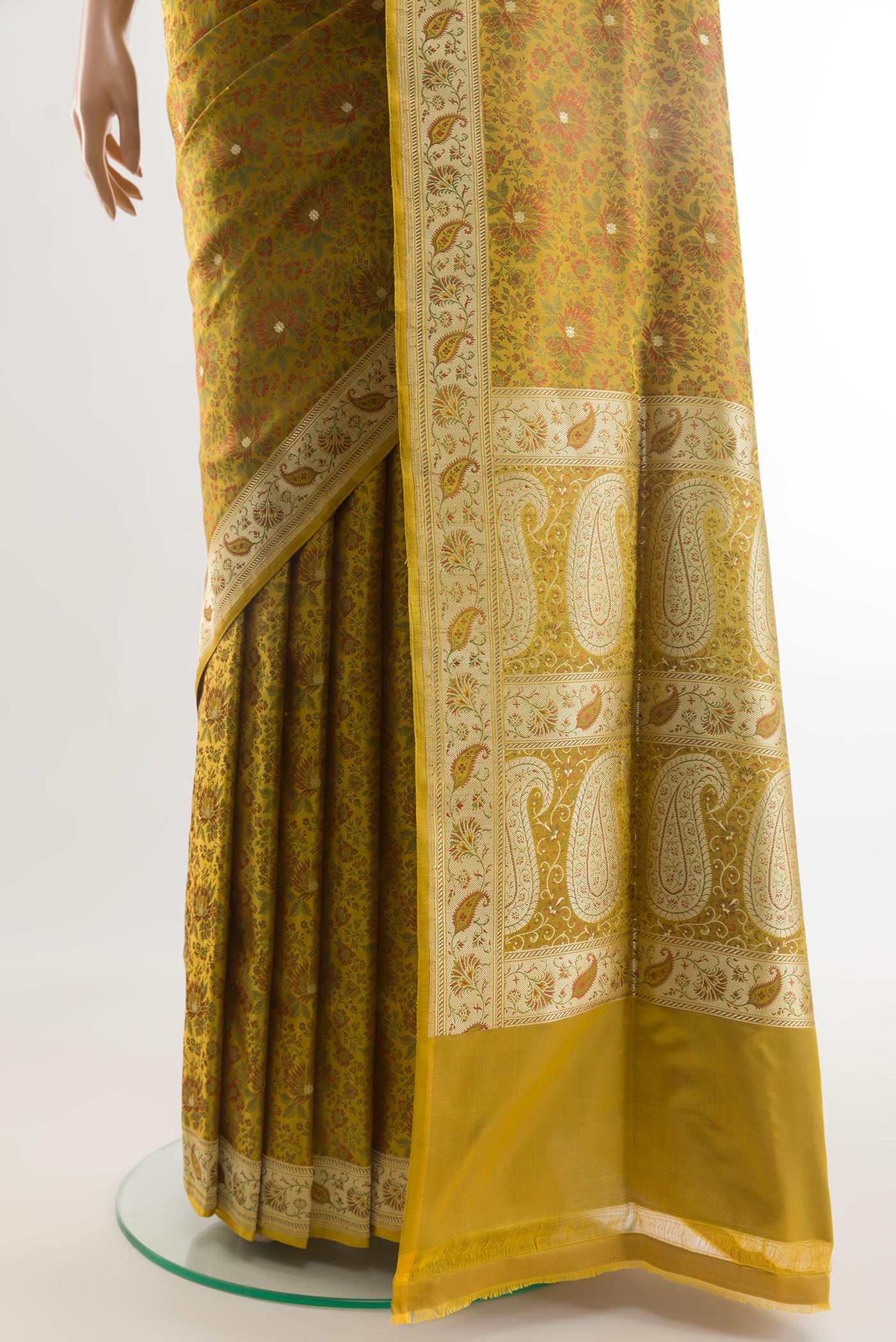 Pleats and pallu of Yellow Banarasi Tanchoi Silk Saree with Jacquard With Zari Butta on the body and Zari Border. 
