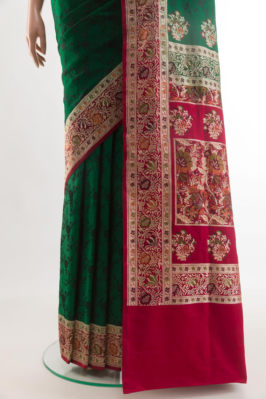 Pleats and pallu of Green Banarasi Tanchoi Silk Saree with Jacquard design on the body and Zari And Thread Border. 