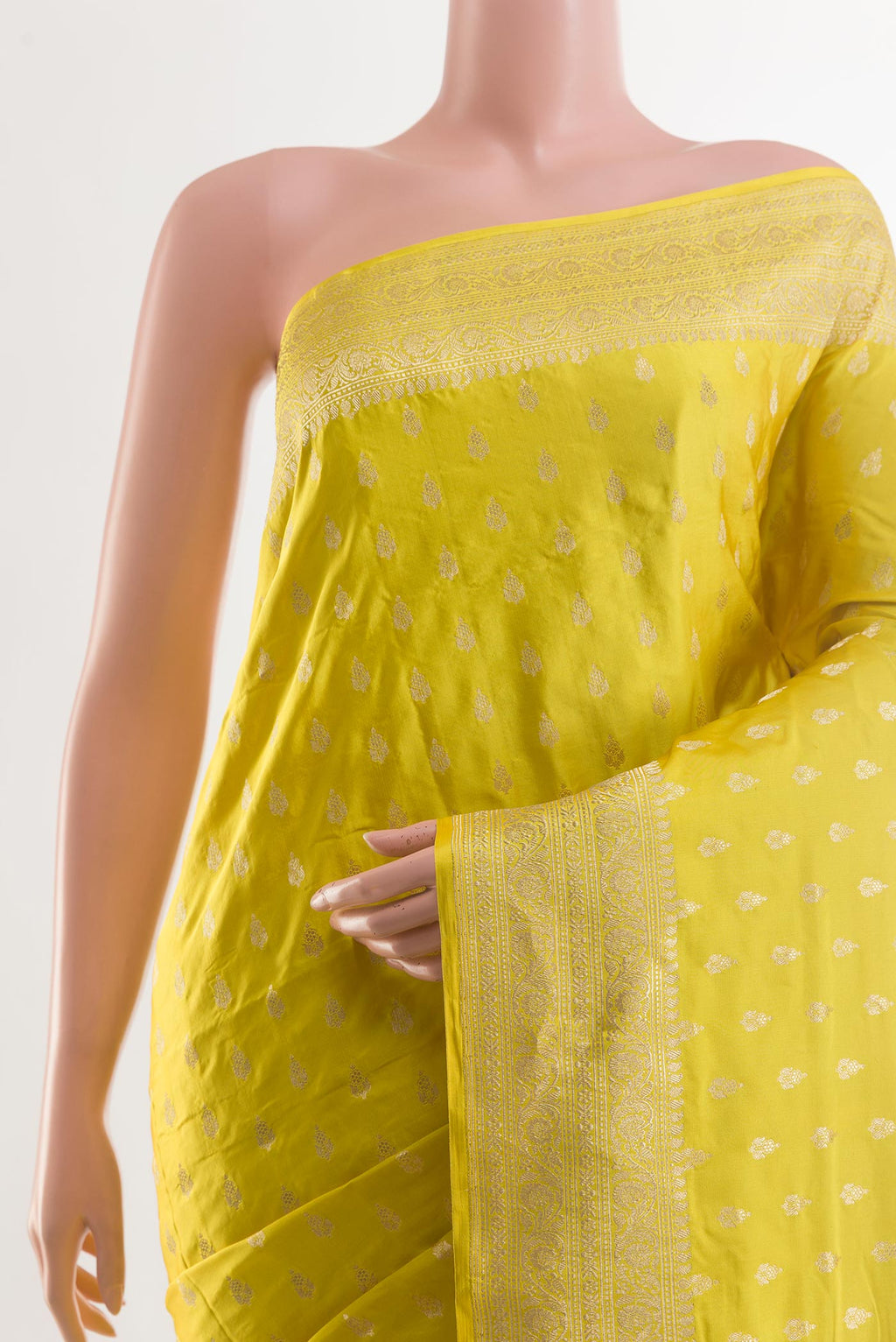 Border image of Yellow Banarasi Silk Saree with Zari Butta on the body and Zari Border. 