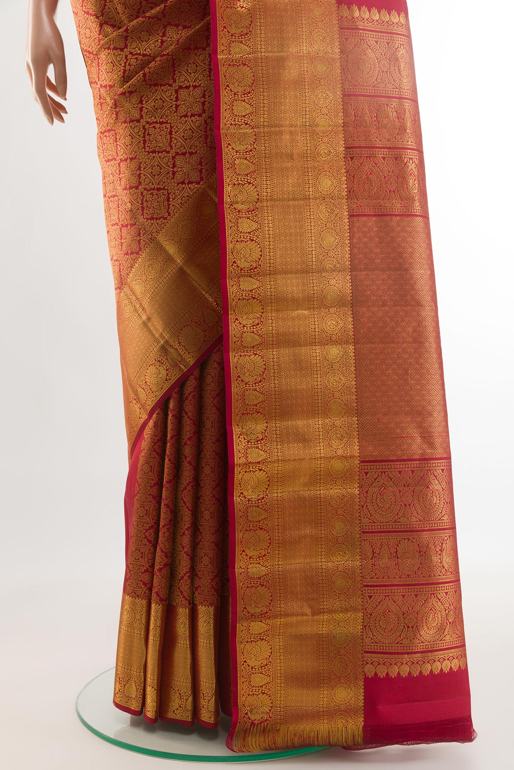 Pleats and pallu of Maroon Kanchipuram Silk Saree with Zari Brocade on the body and Zari Border. 