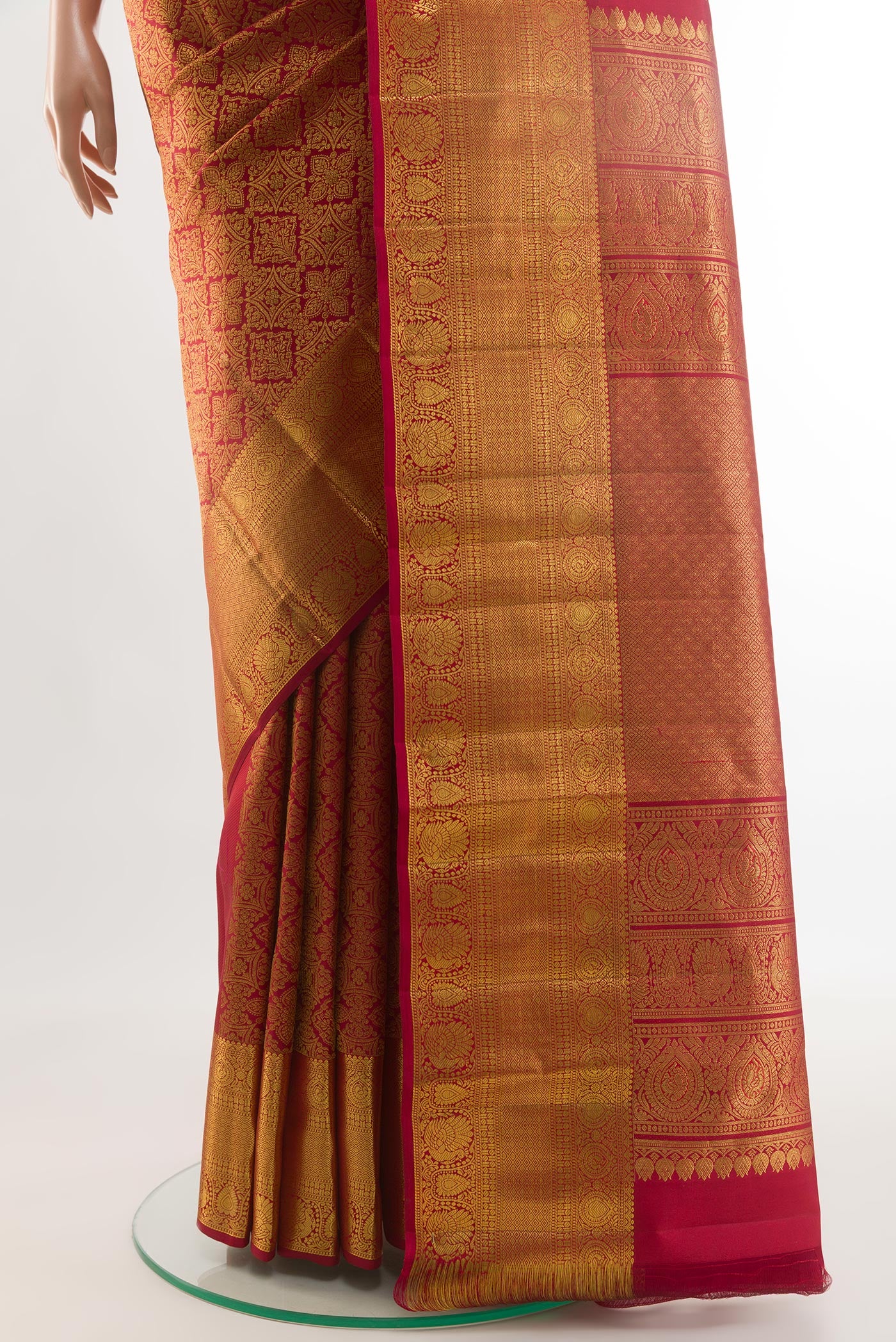 Pleats and pallu of Maroon Kanchipuram Silk Saree with Zari Brocade on the body and Zari Border. 