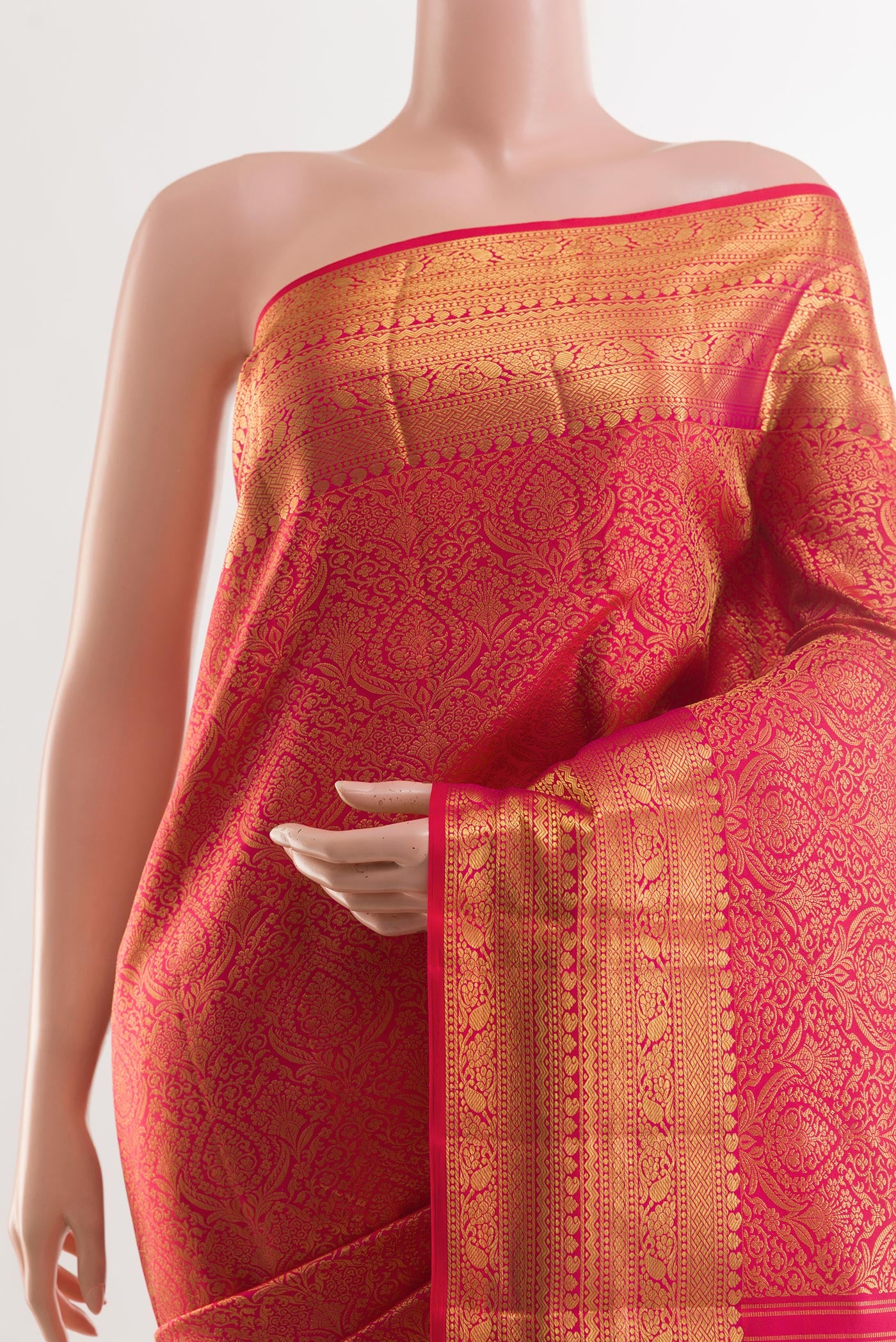 Border image of Red Kanchipuram Silk Saree with Zari Brocade on the body and Zari Border. 