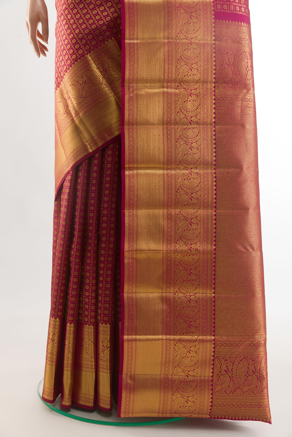 Pleats and pallu of Maroon Kanchipuram Silk Saree with Zari Brocade on the body and Zari Border. 