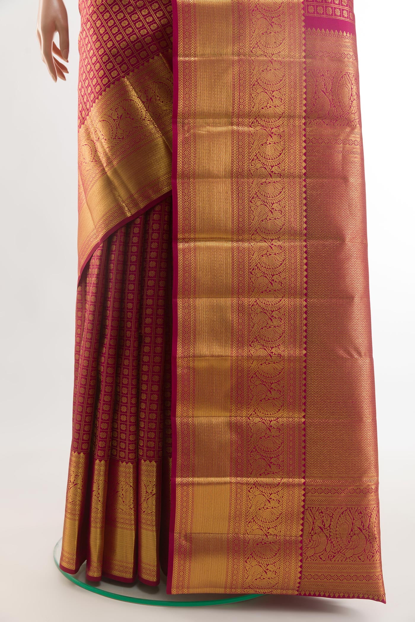 Pleats and pallu of Maroon Kanchipuram Silk Saree with Zari Brocade on the body and Zari Border. 