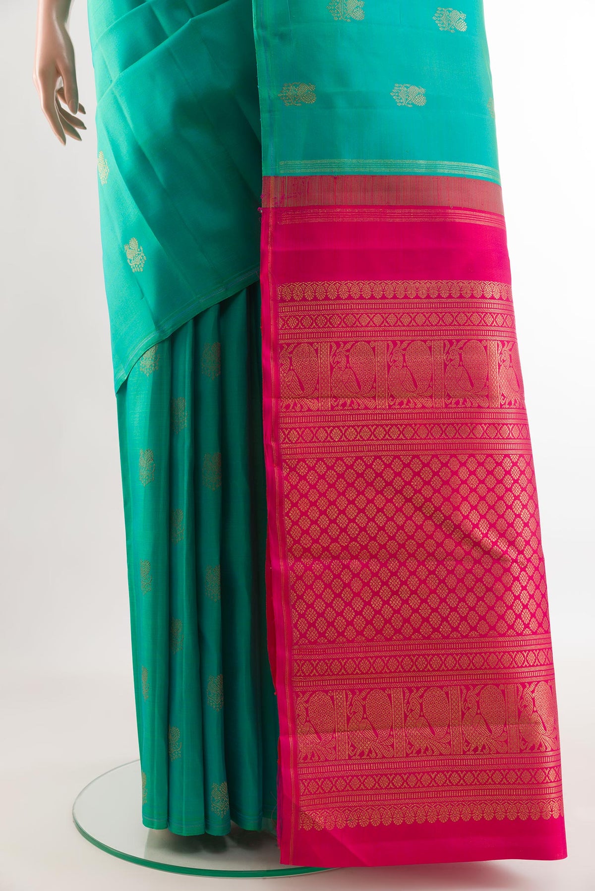 Pleats and pallu of Turquoise Kanchipuram Silk Saree with Zari Butta on the body and Without Border. 