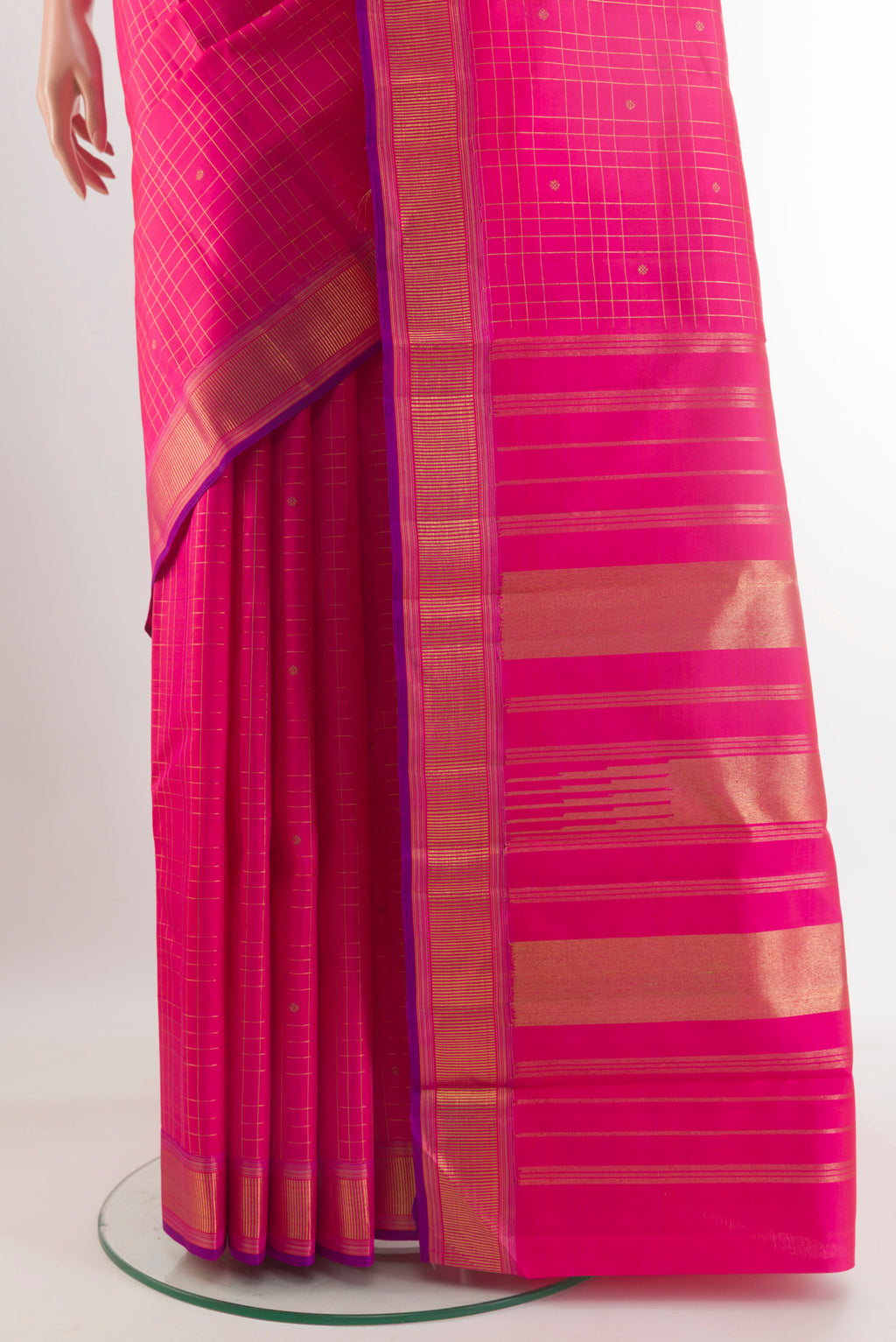Pleats and pallu of Pure Silk Pink Kanchipuram Saree with Checked design on the body and Zari Border. 