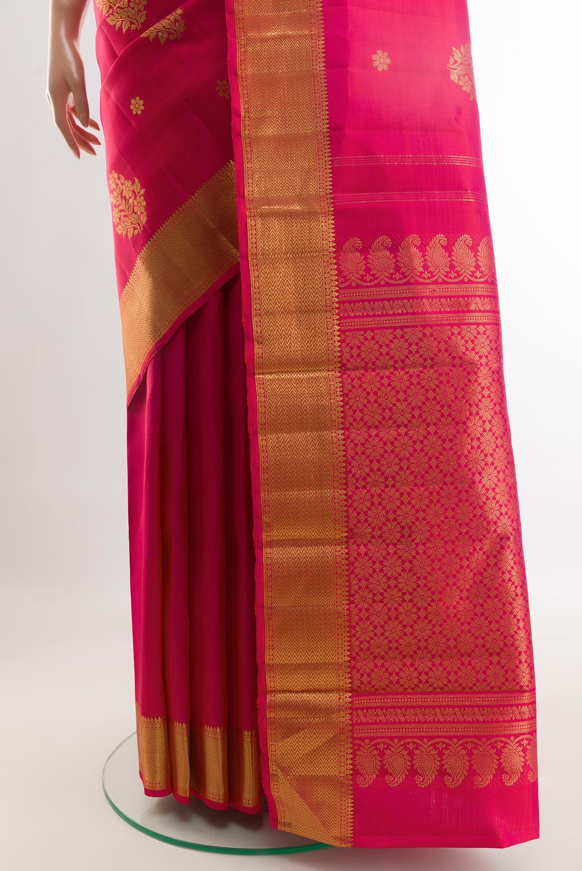 Pleats and pallu of Pink Kanjivaram Silk Saree with Zari Butta on the body and Zari Border. 