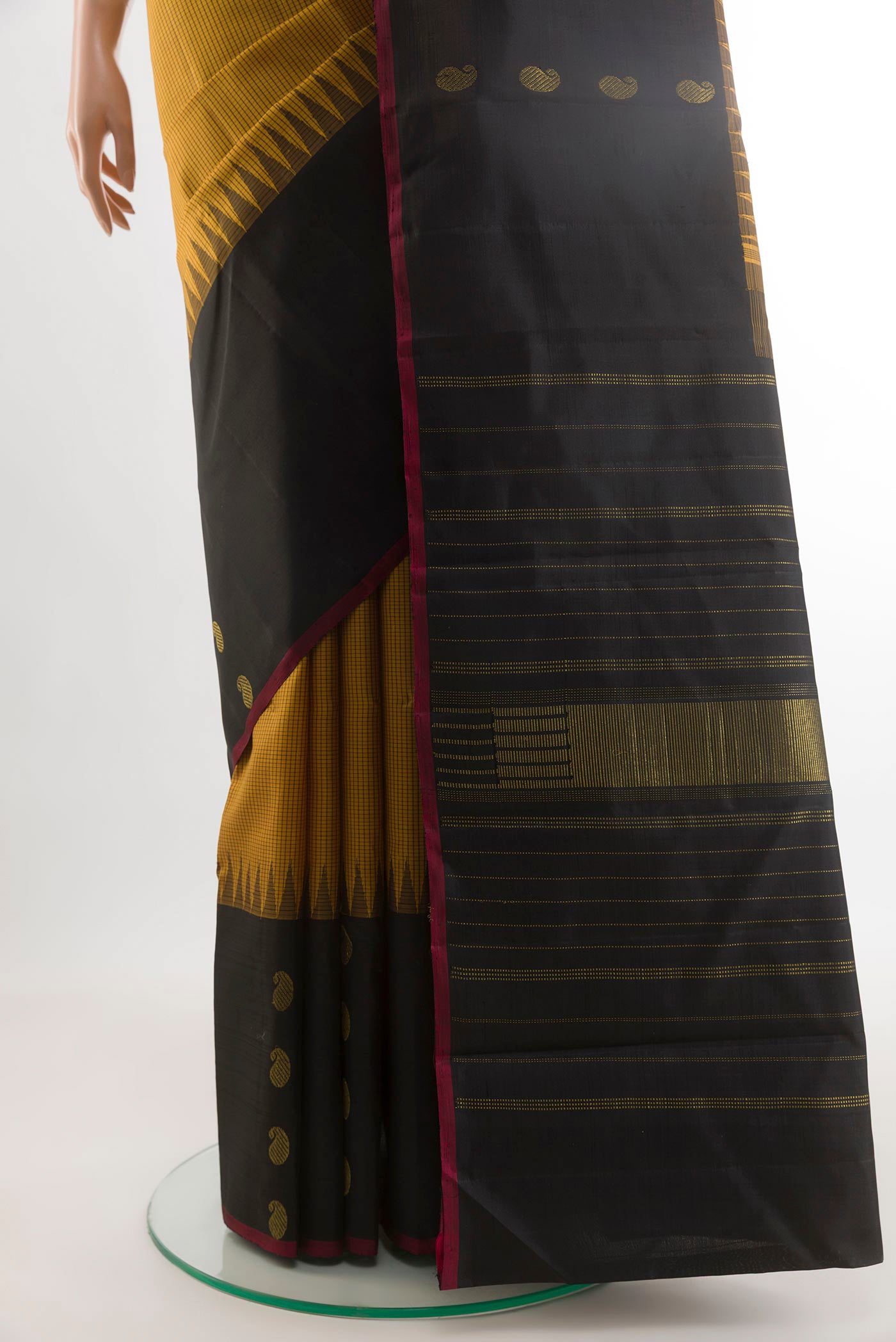 Pleats and pallu of Yellow Kanjivaram Silk Saree with Checked design on the body and Plain Border. 