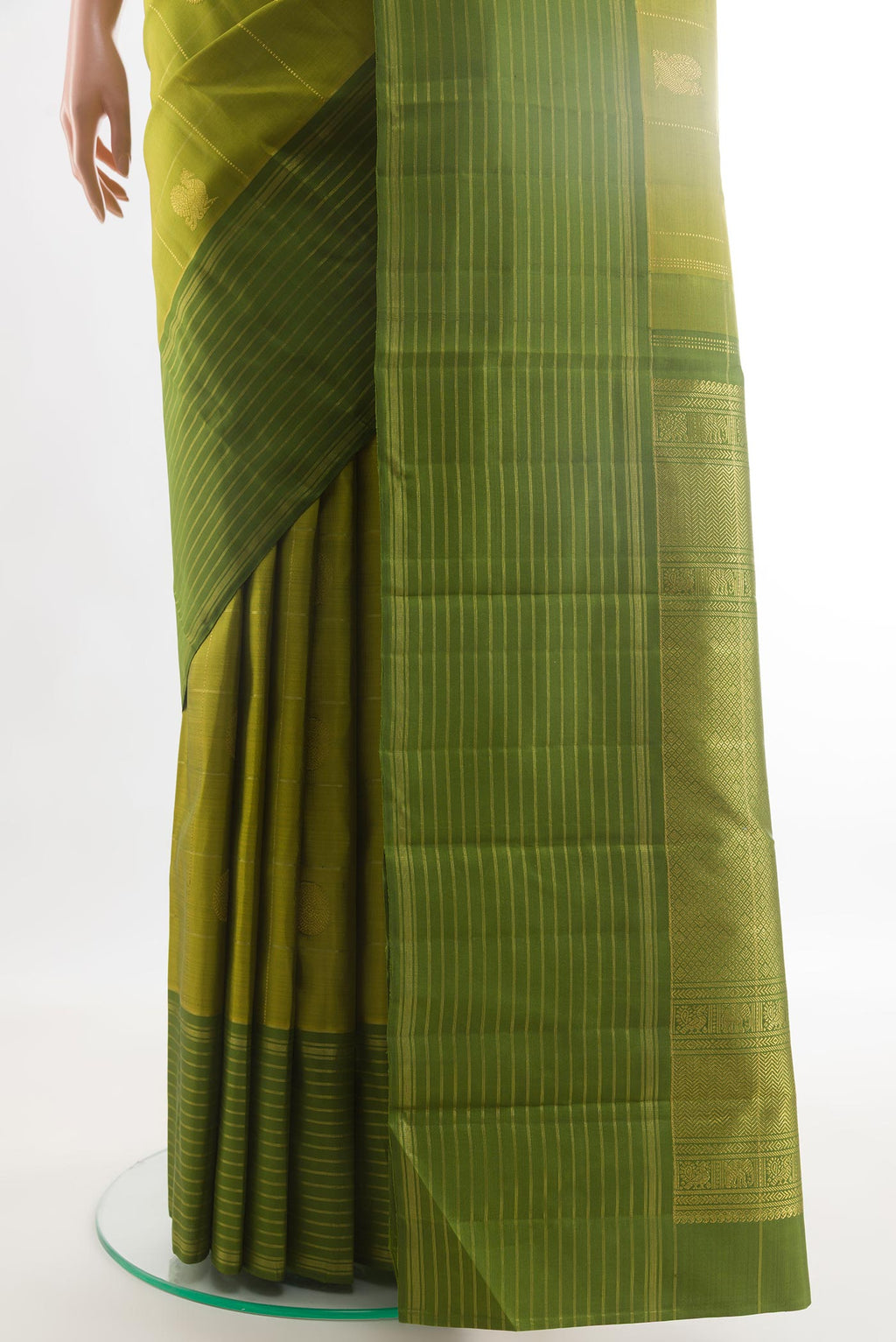 Pleats and pallu of Mehandi Green Kanjivaram Silk Saree with Checked design on the body and Zari Border. 