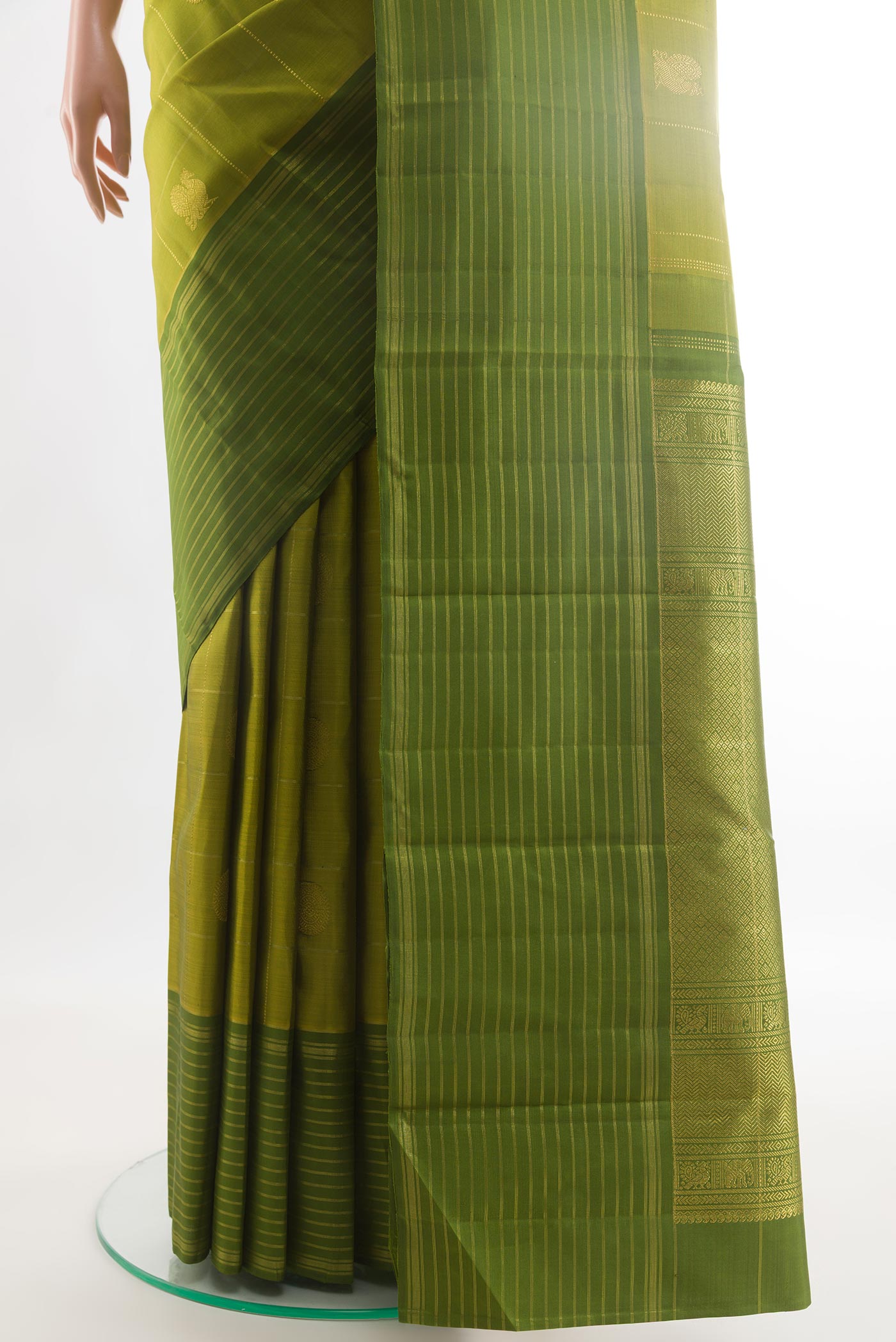 Pleats and pallu of Mehandi Green Kanjivaram Silk Saree with Checked design on the body and Zari Border. 