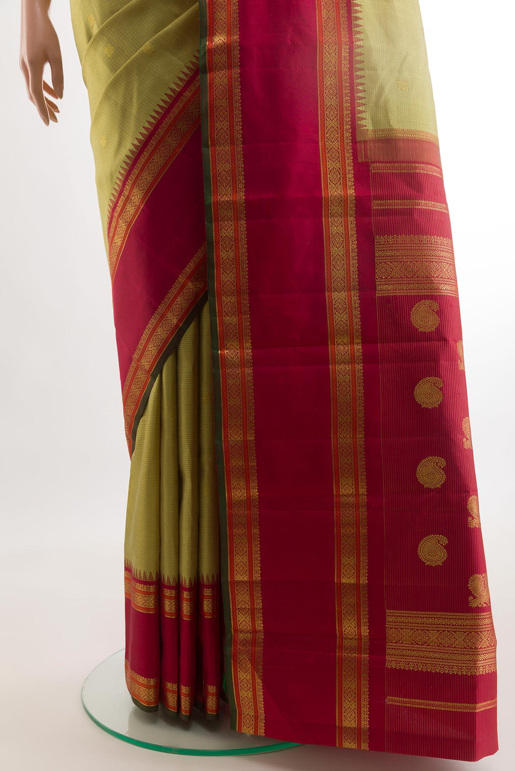 Pleats and pallu of Beige Kanchipuram Silk Saree with Checked design on the body and Zari Border. 