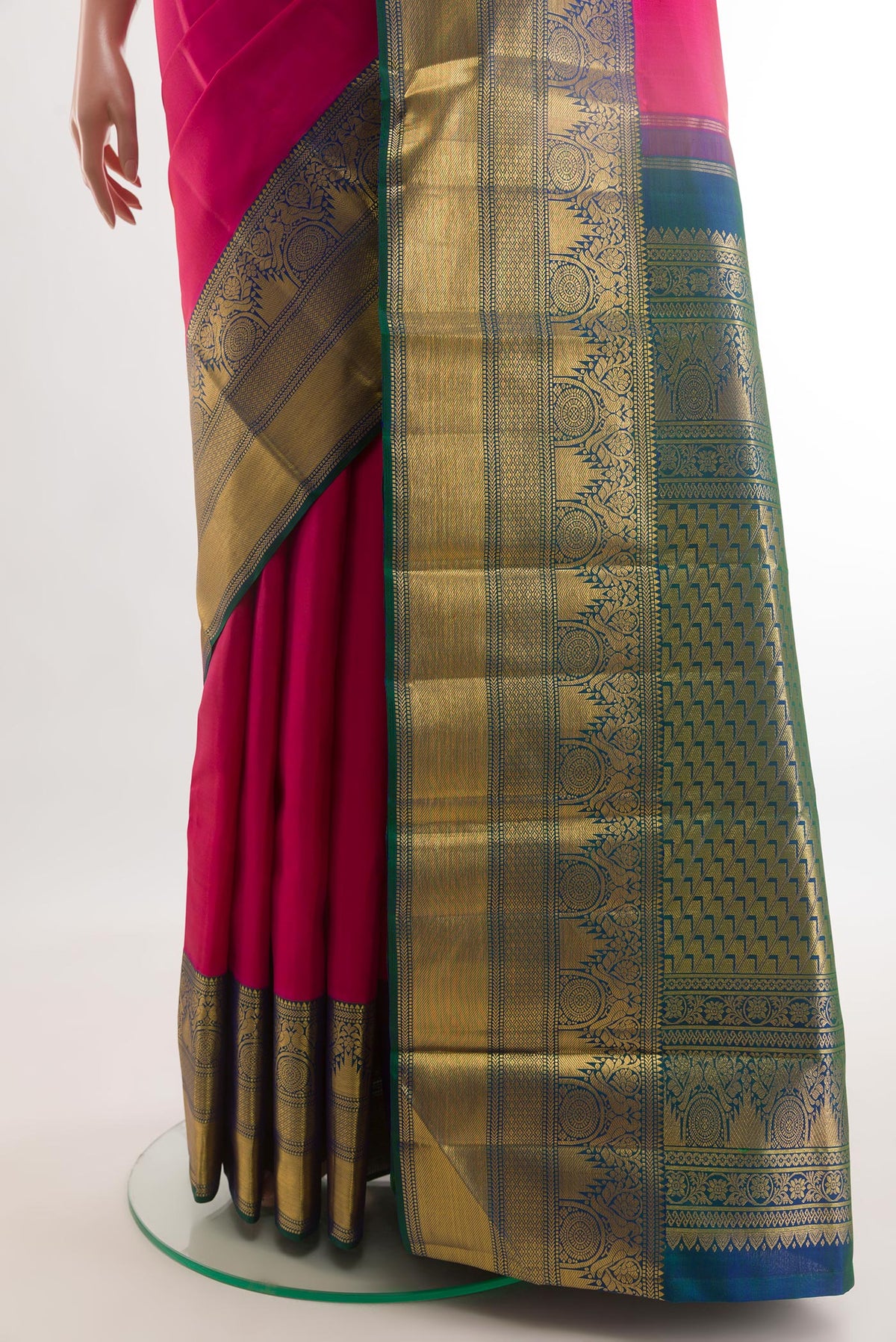Pleats and pallu of Pink Kanchipuram Silk Saree with Plain Body and Zari Border. 