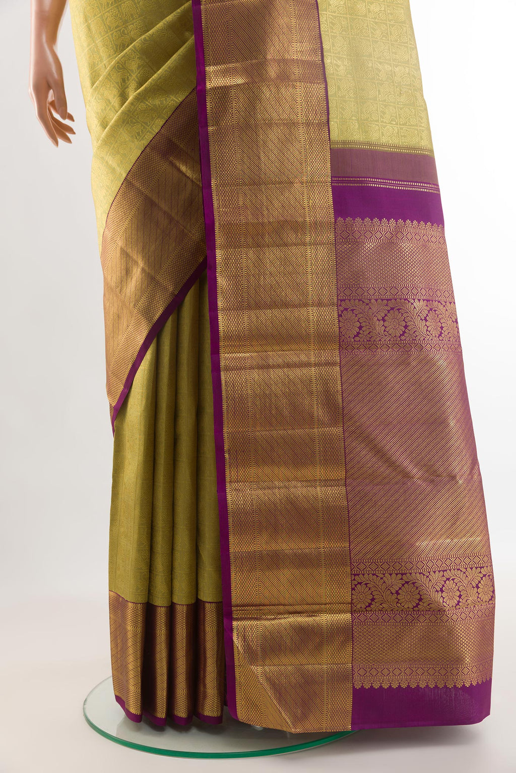 Pleats and pallu of Lemon Yellow Kanchipuram Silk Saree with Zari Brocade on the body and Zari Border. 
