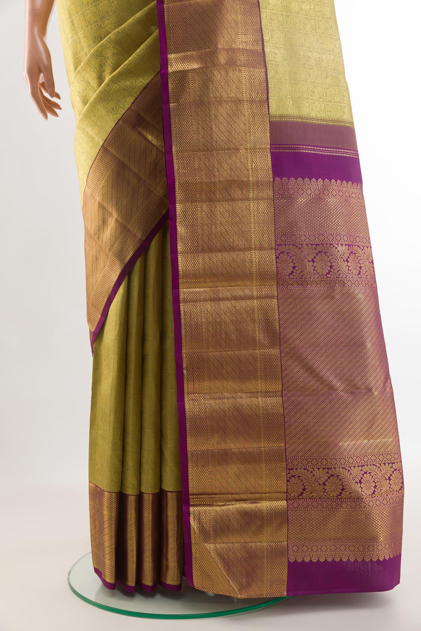 Pleats and pallu of Lemon Yellow Kanchipuram Silk Saree with Zari Brocade on the body and Zari Border. 