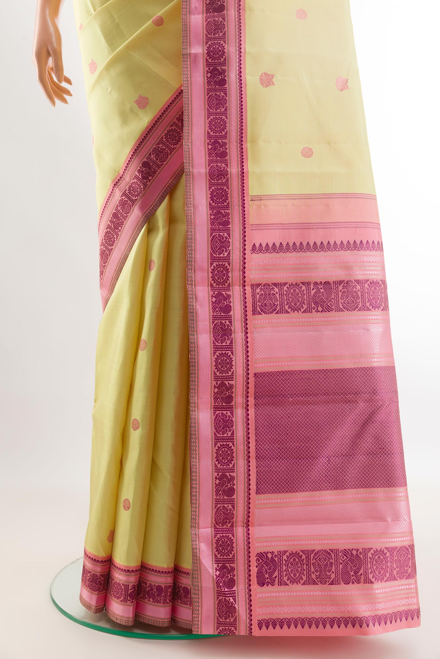 Pleats and pallu of Lemon Yellow Kanjivaram Silk Saree with Thread Butta on the body and Thread Border. 