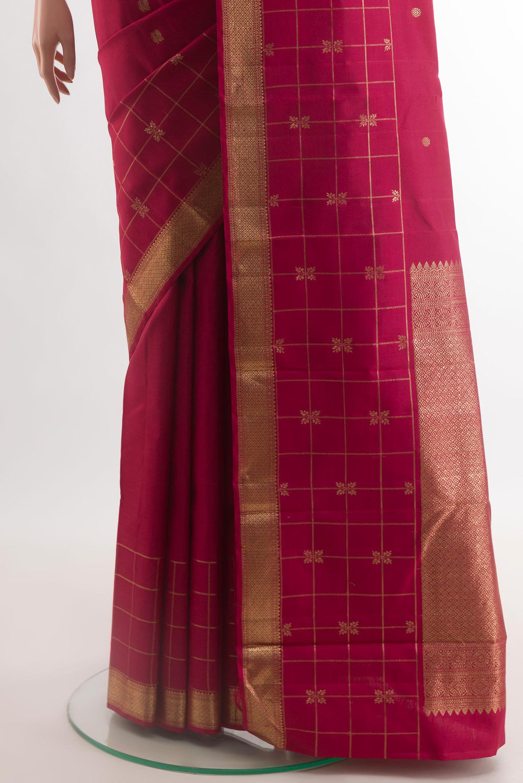 Pleats and pallu of Maroon Kanjivaram Silk Saree with Zari Butta on the body and Zari Border. 