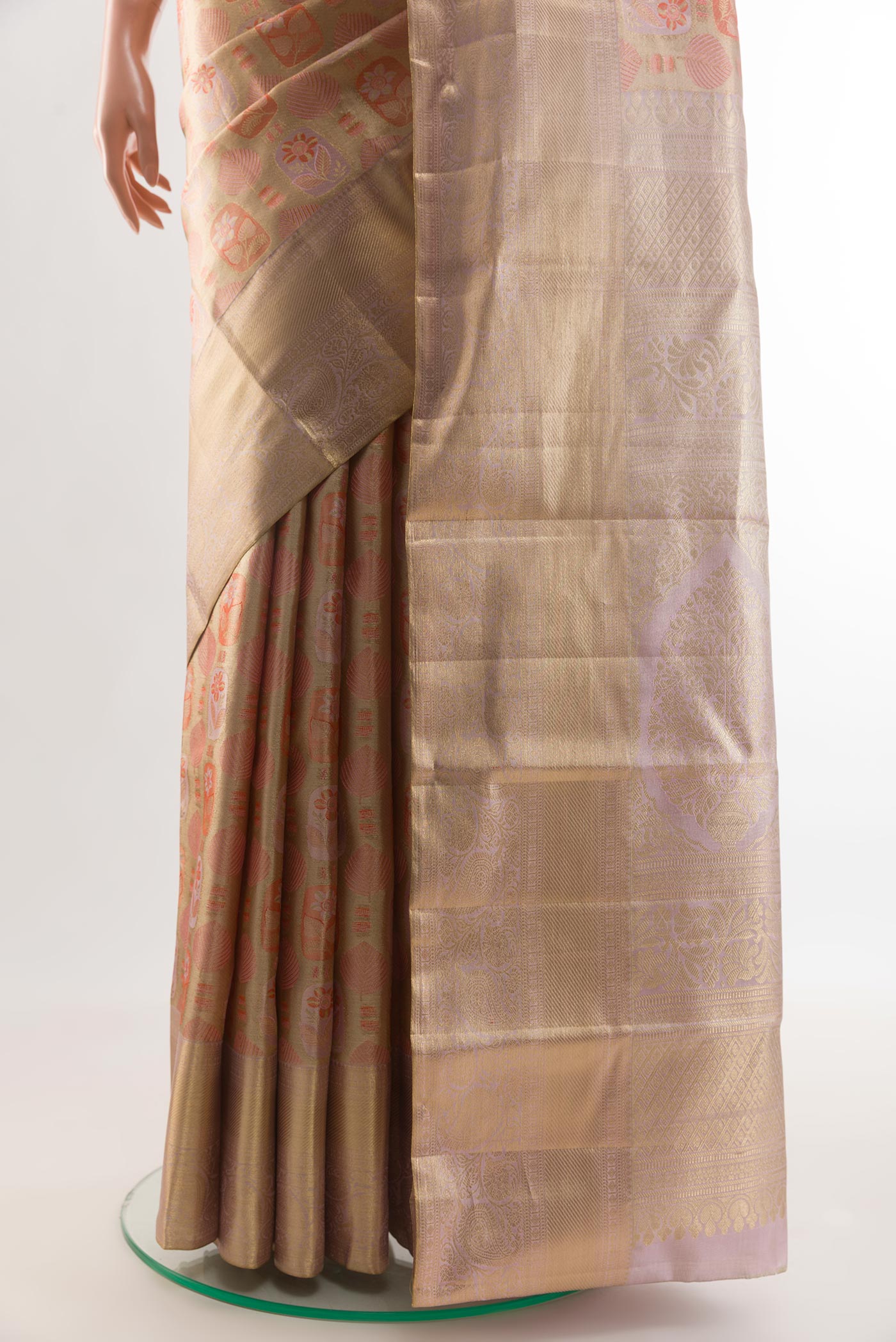 Pleats and pallu of Golden Dual Tone Kanjivaram Tissue Silk Saree with Zari Brocade on the body and Zari Border. 