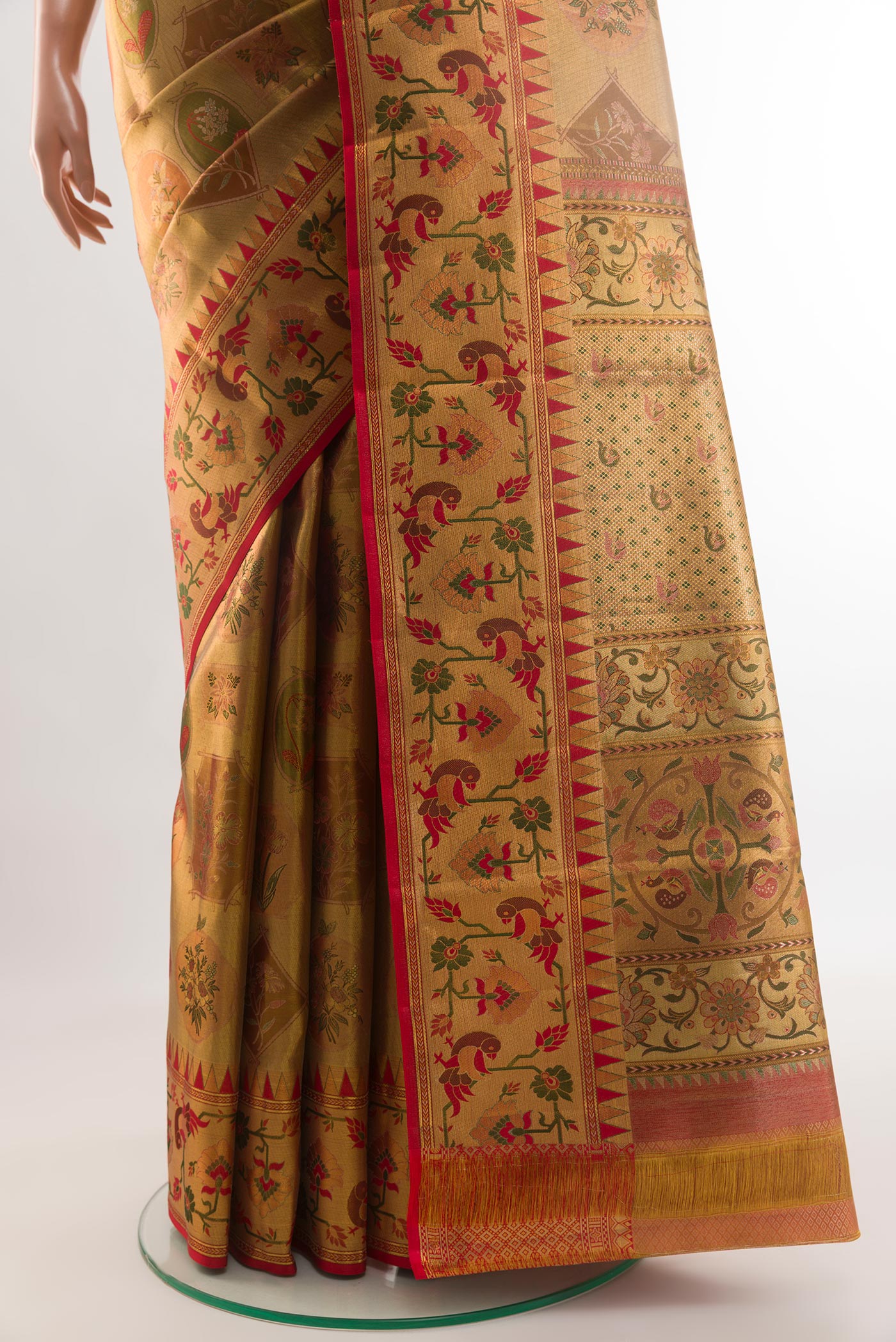 Pleats and pallu of Golden Dual Tone Kanchipuram Tissue Silk Saree with Zari Brocade on the body and Paithani Border. 