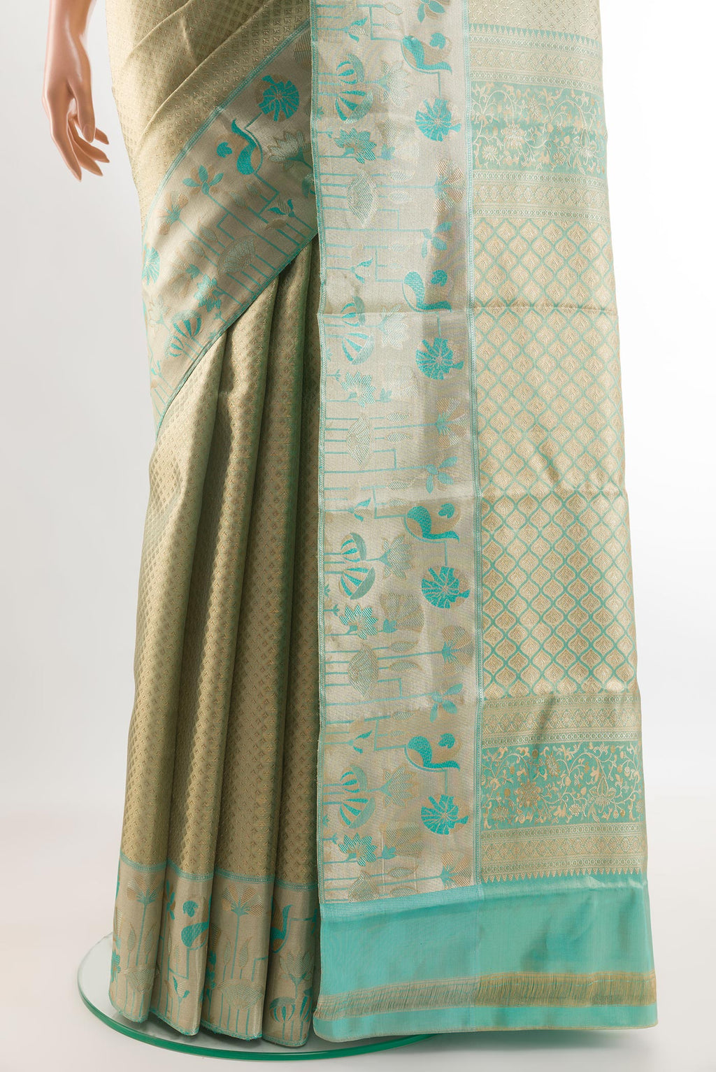 Pleats and pallu of Golden Kanjivaram Tissue Silk Saree with Zari Brocade on the body and Zari Border. 