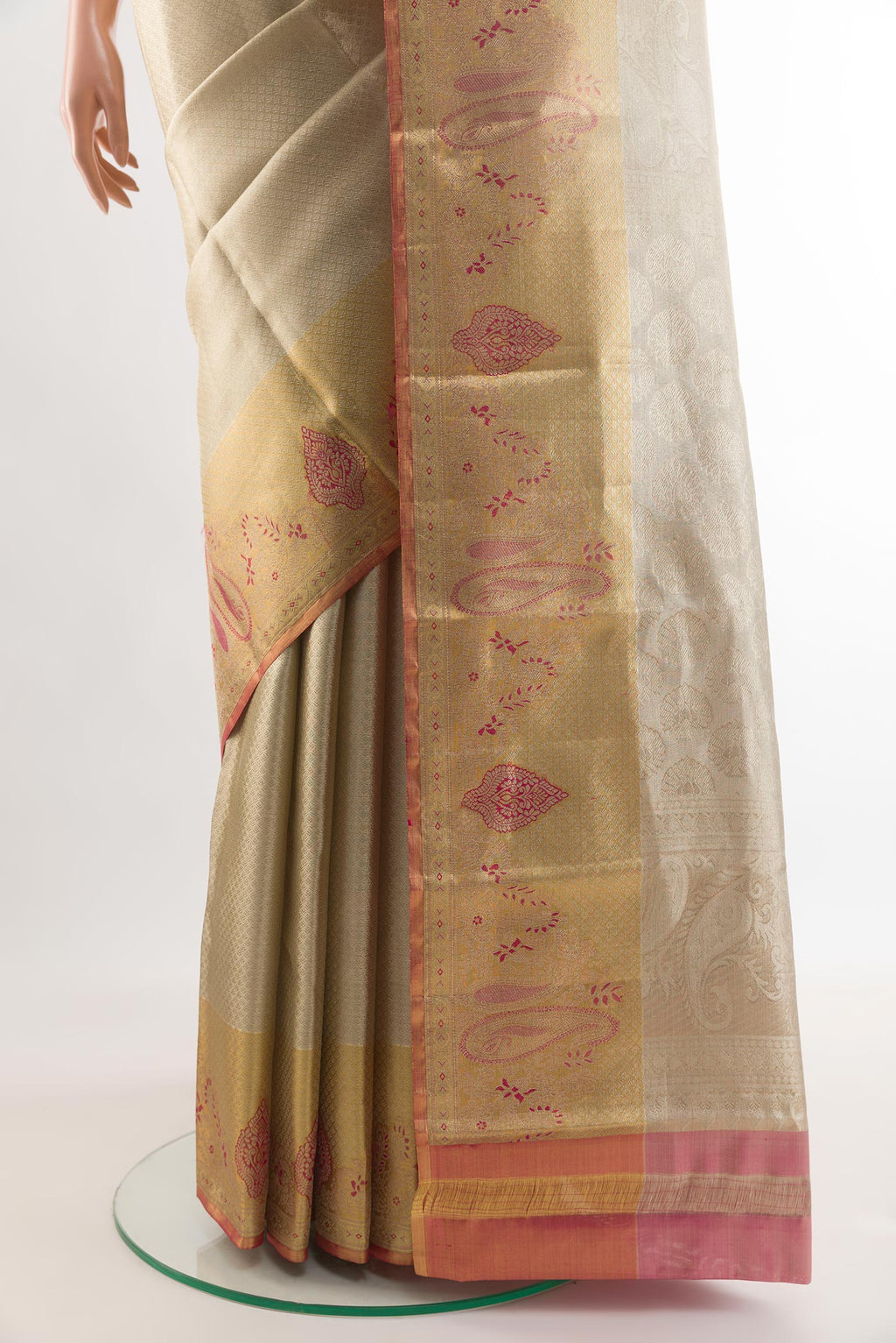 Pleats and pallu of Silver Dual Tone Kanjivaram Tissue Silk Saree with Zari Brocade on the body and Zari Border. 
