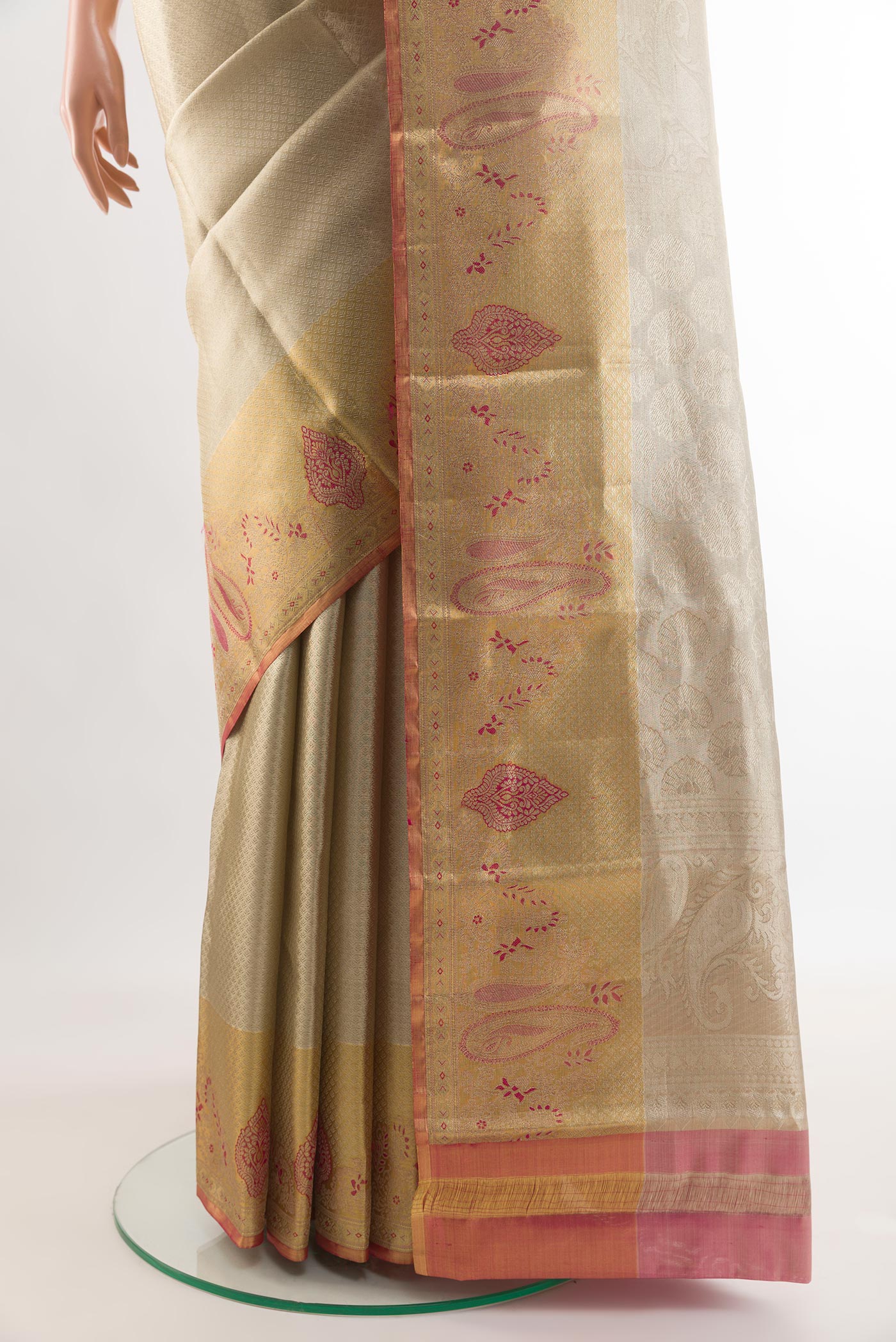 Pleats and pallu of Silver Dual Tone Kanjivaram Tissue Silk Saree with Zari Brocade on the body and Zari Border. 