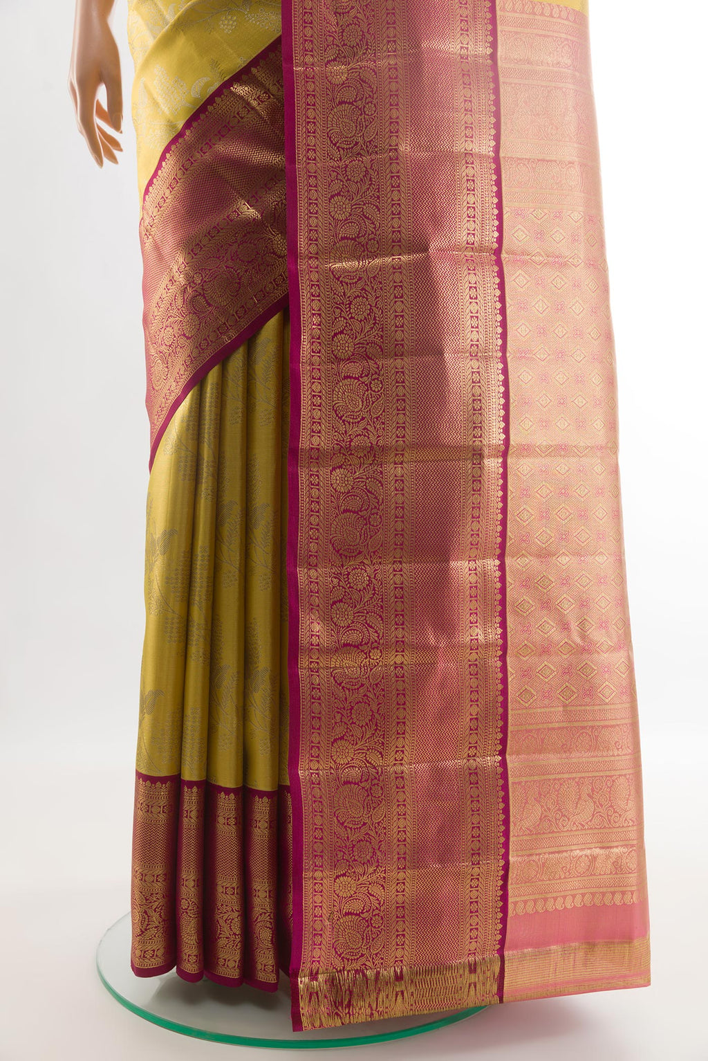 Pleats and pallu of Gold Kanchipuram Tissue Silk Saree with Zari Brocade on the body and Zari Border. 